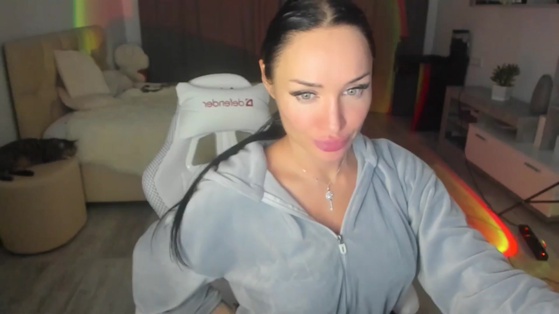 Gallery image thumbnail from HOLLYWOOD_USA's myfreecams stream on, 11/05/2024, 18:46 image 17 of 20