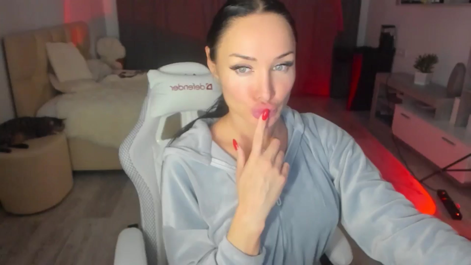 Gallery image thumbnail from HOLLYWOOD_USA's myfreecams stream on, 11/05/2024, 18:46 image 18 of 20