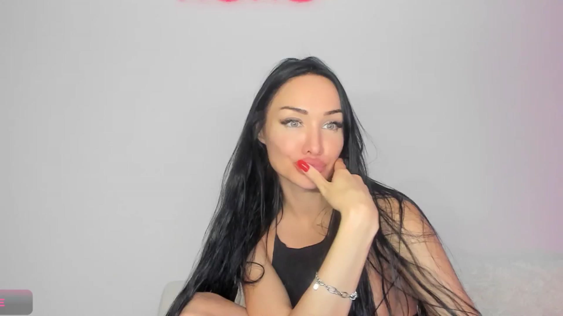 Gallery image thumbnail from HOLLYWOOD_USA's myfreecams stream on, 11/11/2024, 22:49 image 13 of 20