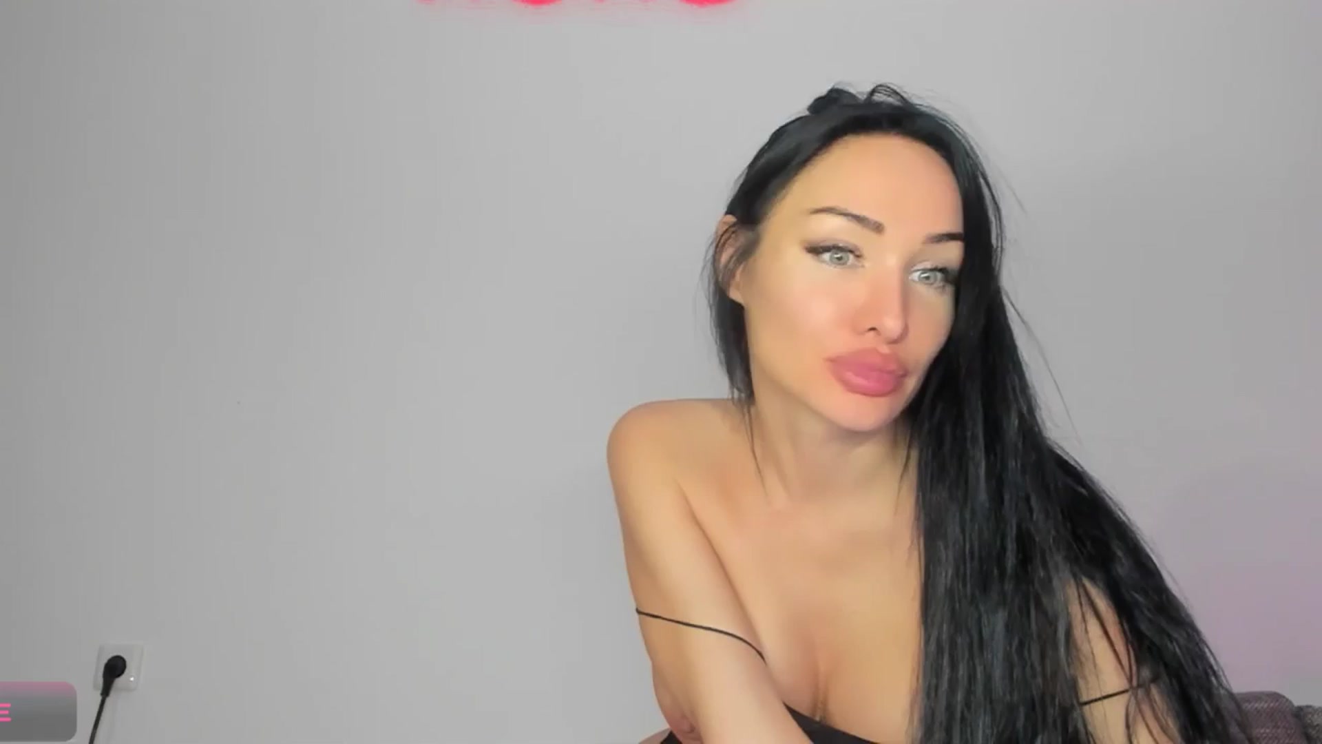 Gallery image thumbnail from HOLLYWOOD_USA's myfreecams stream on, 11/11/2024, 22:49 image 7 of 20
