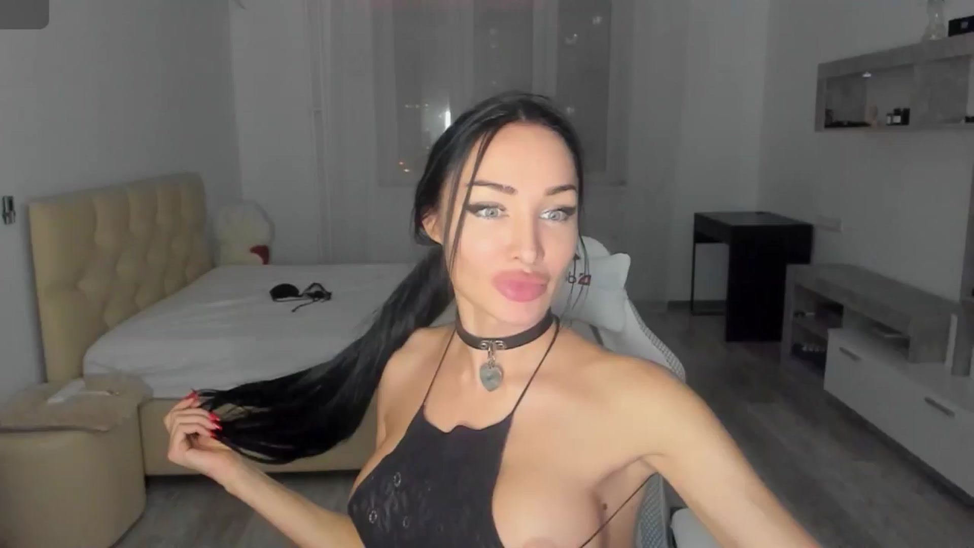 Gallery image thumbnail from HOLLYWOOD_USA's myfreecams stream on, 11/23/2024, 16:45 image 10 of 20