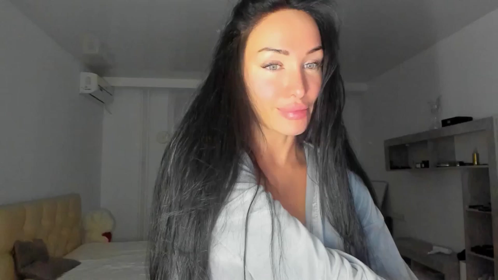 Gallery image thumbnail from HOLLYWOOD_USA's myfreecams stream on, 11/27/2024, 17:06 image 11 of 20
