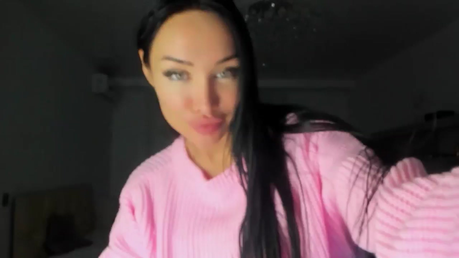 Gallery image thumbnail from HOLLYWOOD_USA's myfreecams stream on, 11/30/2024, 24:02 image 12 of 20