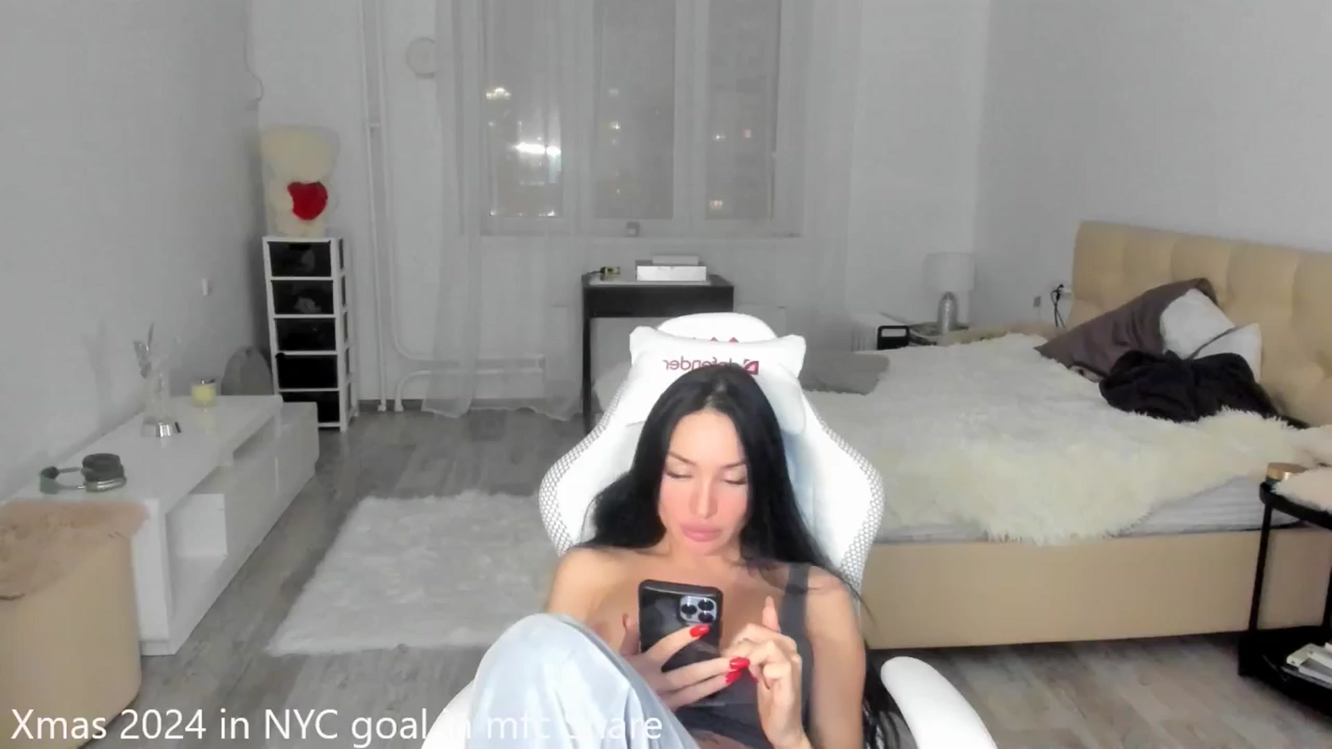 Gallery image thumbnail from HOLLYWOOD_USA's myfreecams stream on, 12/09/2024, 15:19 image 11 of 20