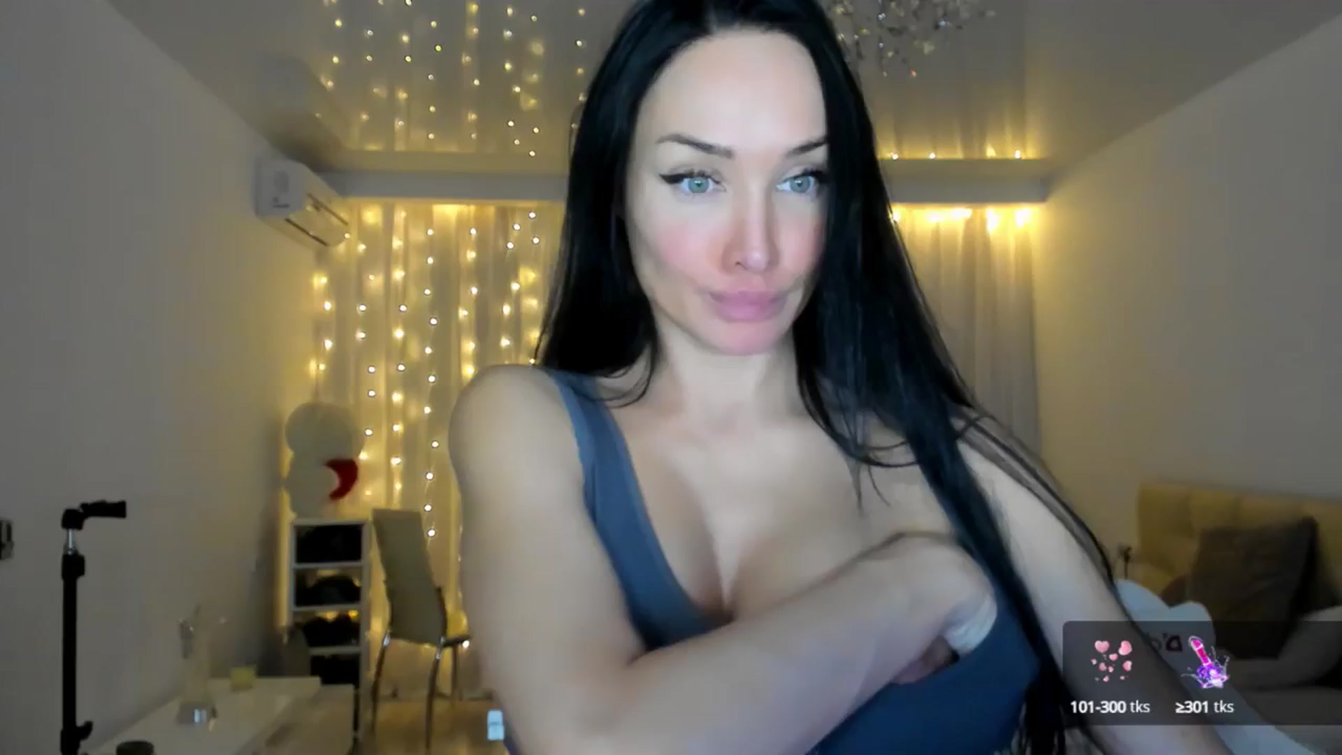 Gallery image thumbnail from HOLLYWOOD_USA's myfreecams stream on, 12/10/2024, 16:42 image 13 of 20