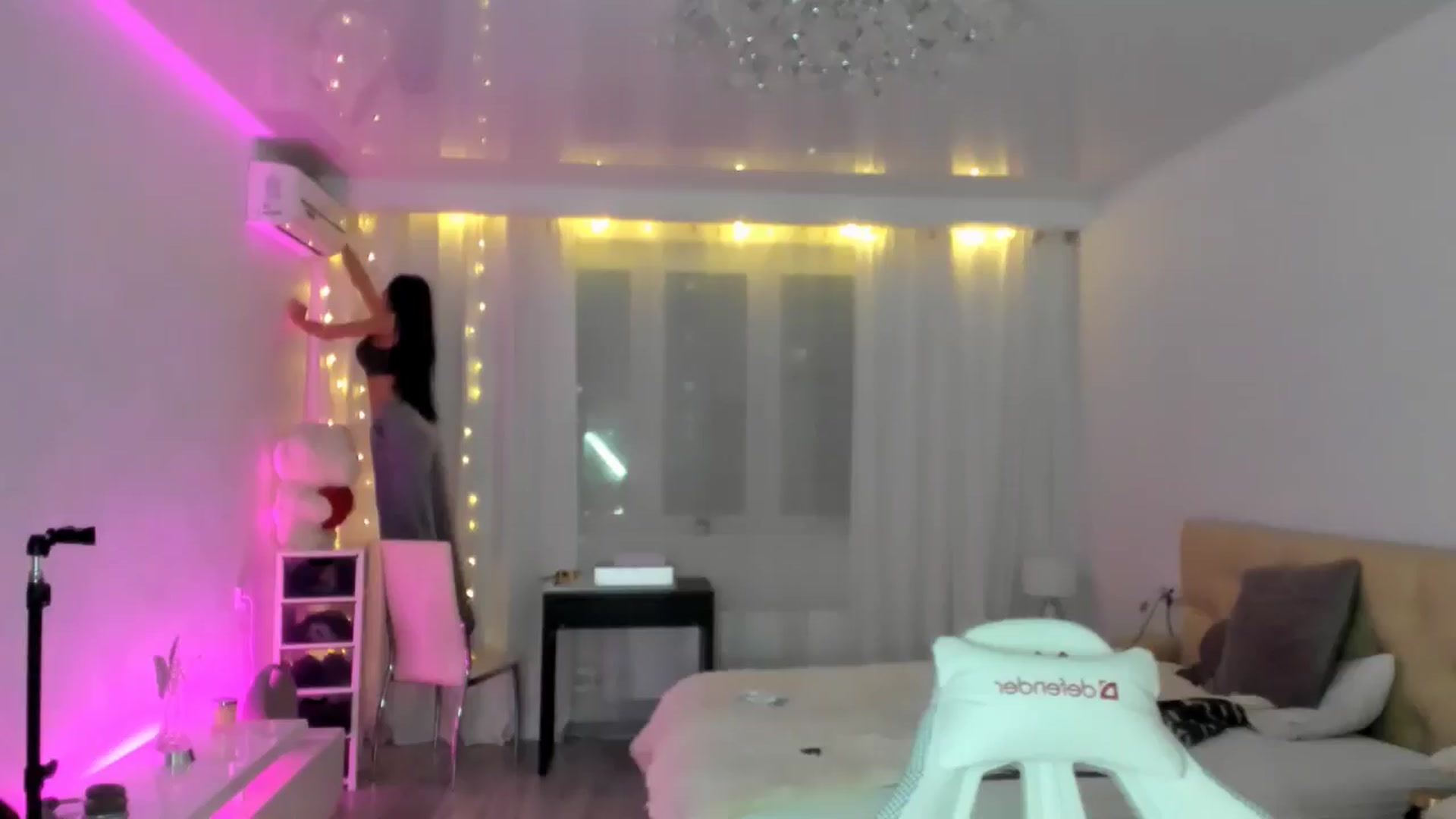 Gallery image thumbnail from HOLLYWOOD_USA's myfreecams stream on, 12/10/2024, 16:42 image 9 of 20