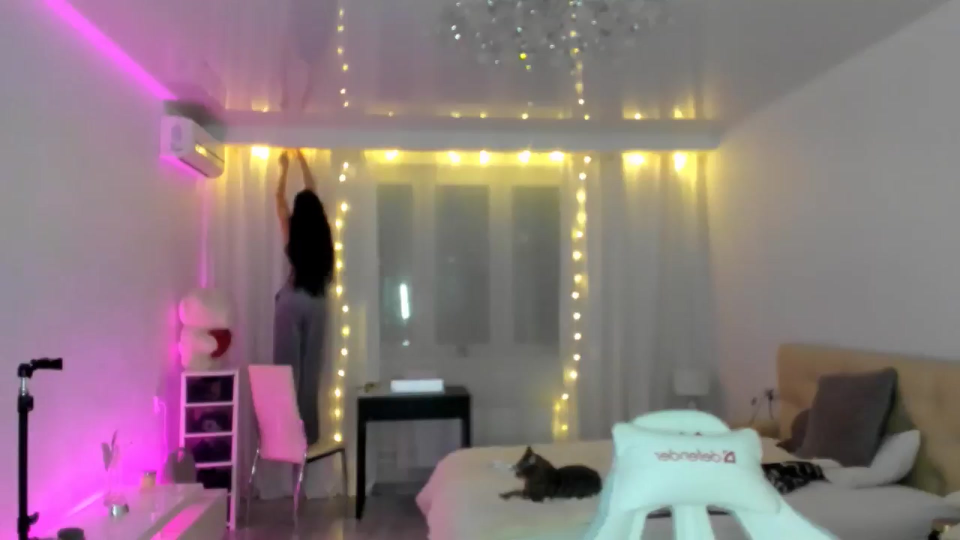 Gallery image thumbnail from HOLLYWOOD_USA's myfreecams stream on, 12/10/2024, 16:42 image 7 of 20