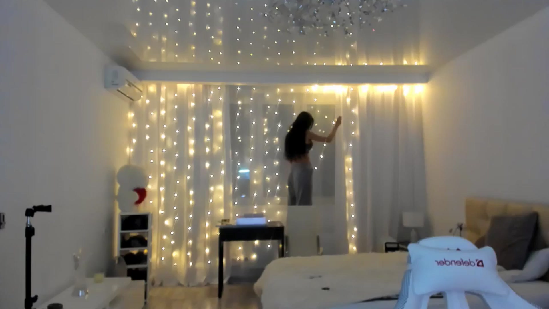 Gallery image thumbnail from HOLLYWOOD_USA's myfreecams stream on, 12/10/2024, 16:42 image 15 of 20