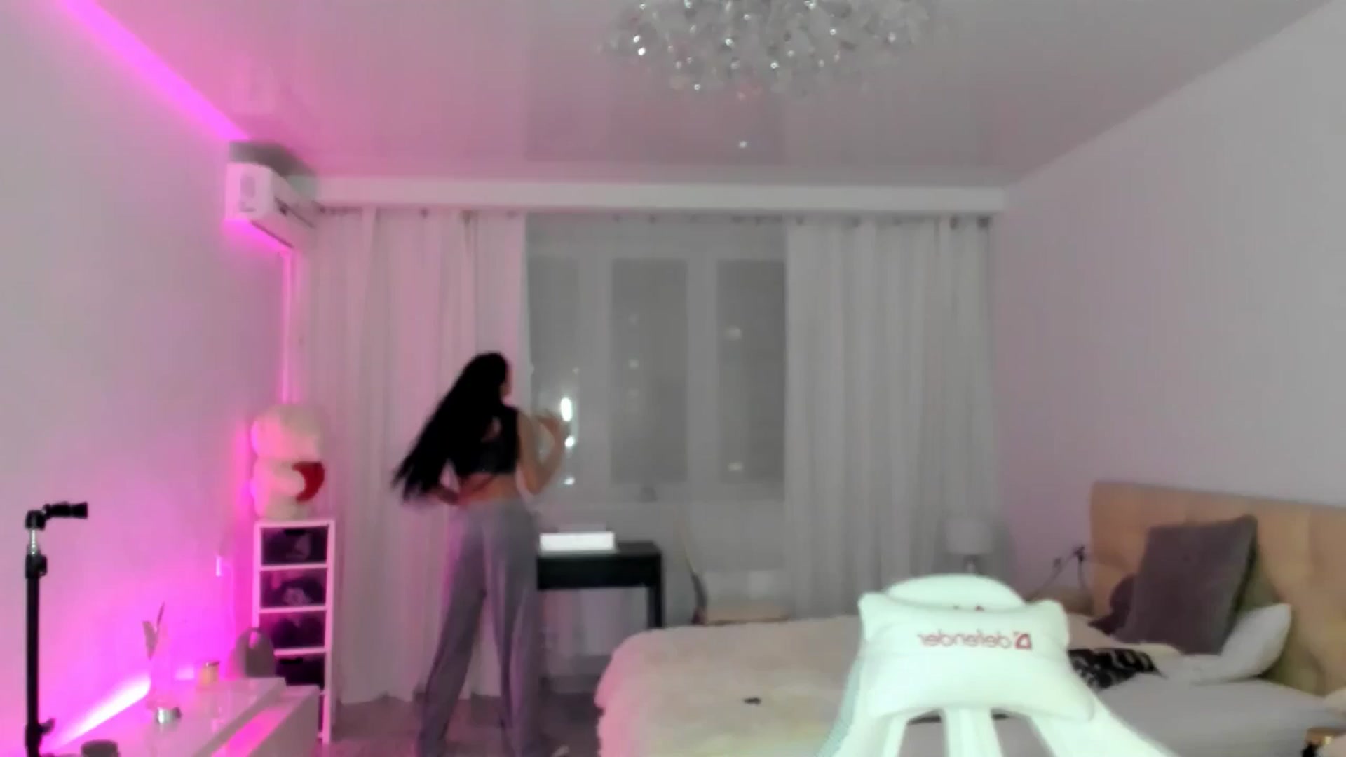 Gallery image thumbnail from HOLLYWOOD_USA's myfreecams stream on, 12/10/2024, 16:42 image 5 of 20