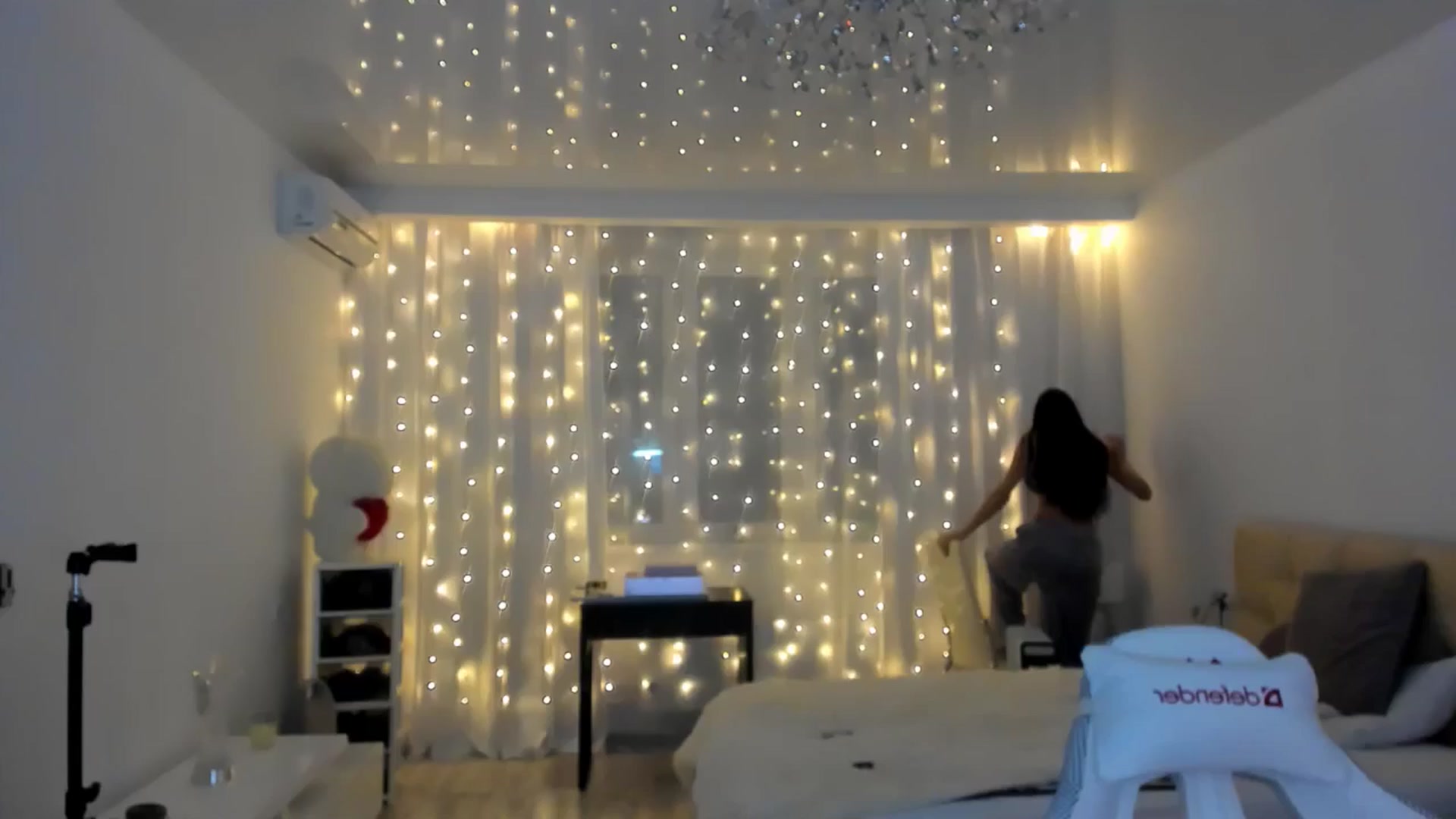Gallery image thumbnail from HOLLYWOOD_USA's myfreecams stream on, 12/10/2024, 16:42 image 17 of 20