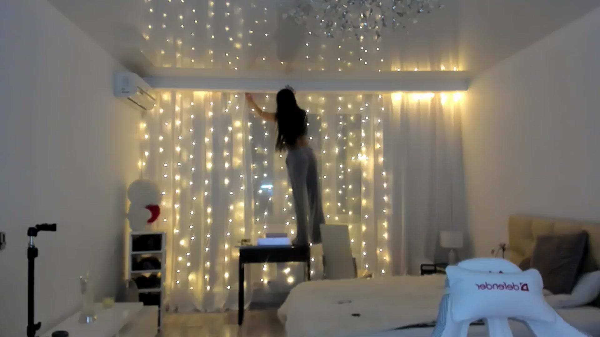 Gallery image thumbnail from HOLLYWOOD_USA's myfreecams stream on, 12/10/2024, 16:42 image 16 of 20