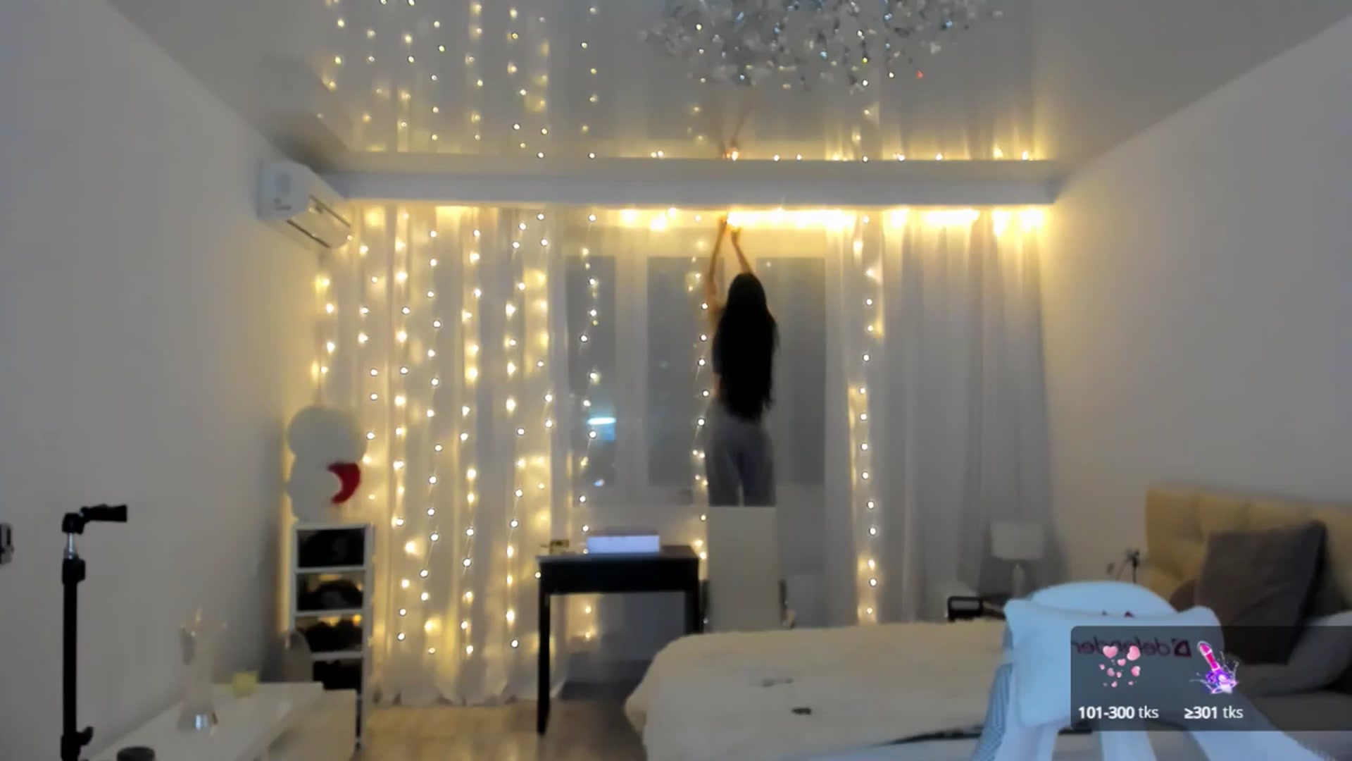 Gallery image thumbnail from HOLLYWOOD_USA's myfreecams stream on, 12/10/2024, 16:42 image 14 of 20