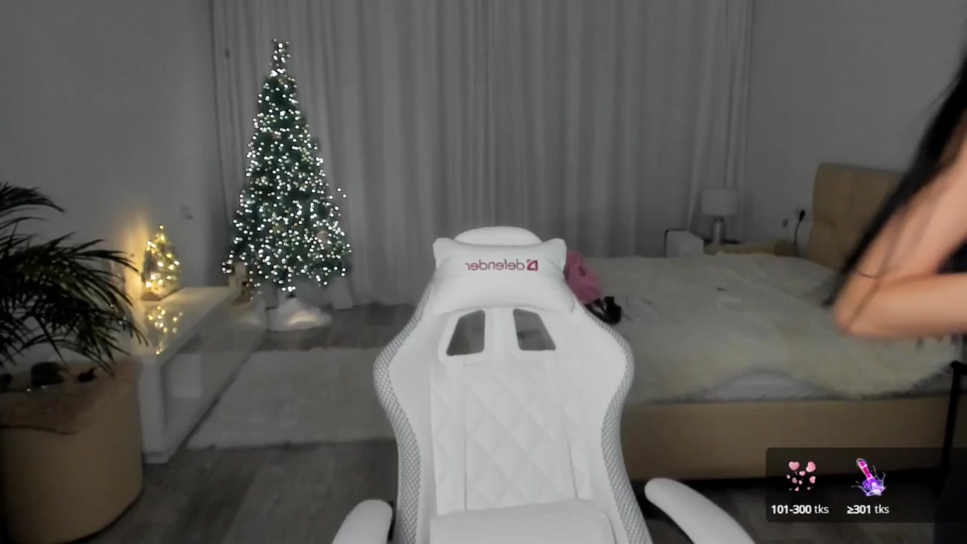 Gallery image thumbnail from HOLLYWOOD_USA's myfreecams stream on, 12/19/2024, 18:03 image 7 of 20