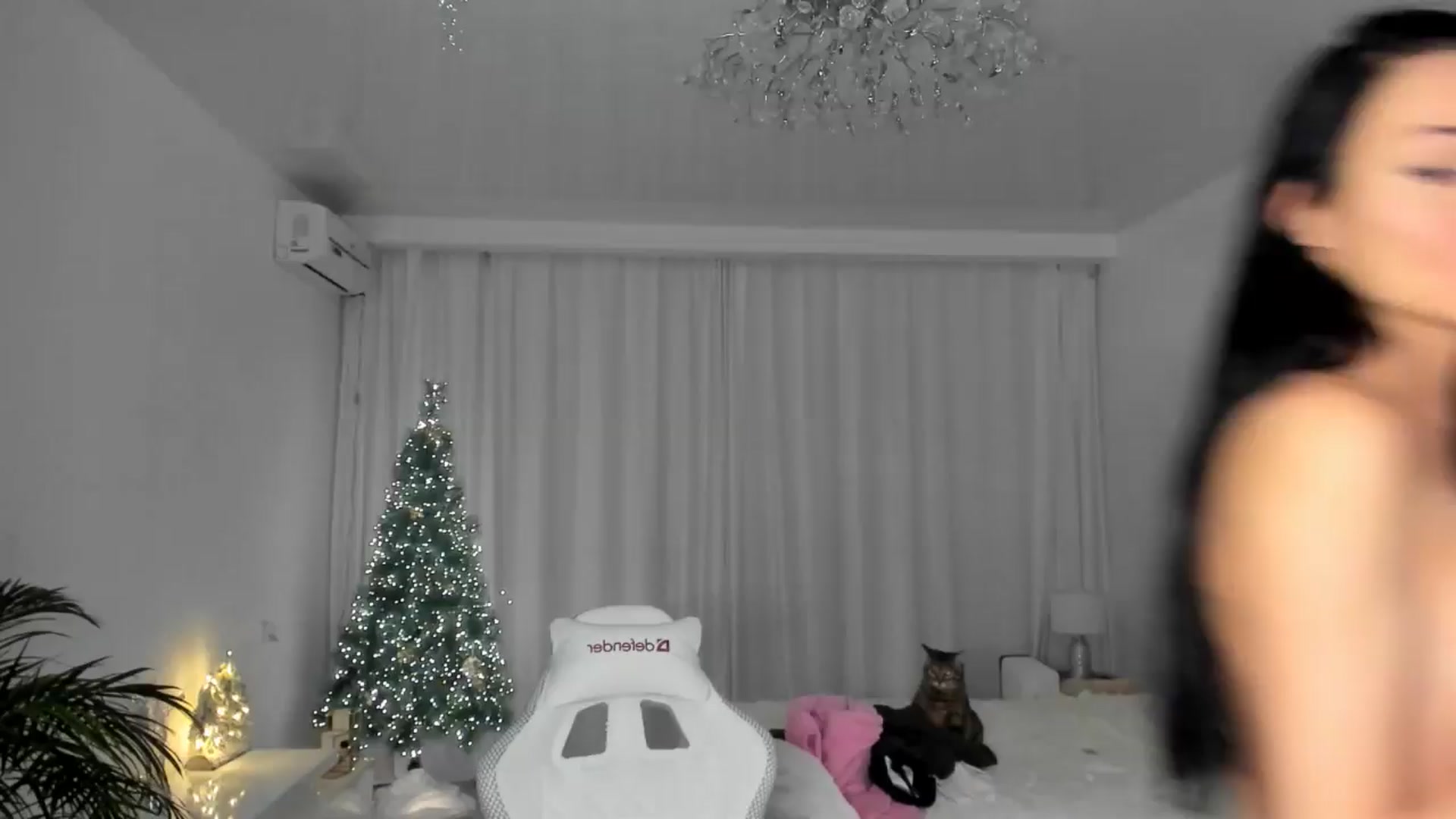 Gallery image thumbnail from HOLLYWOOD_USA's myfreecams stream on, 12/19/2024, 18:03 image 5 of 20