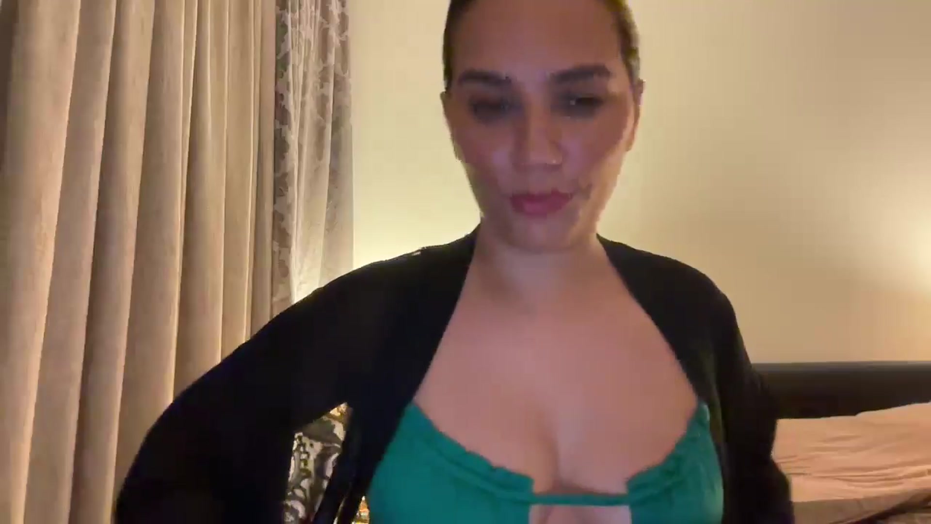 Gallery image thumbnail from HOLY_BRUNE's myfreecams stream on, 06/08/2025, 24:01 image 8 of 20