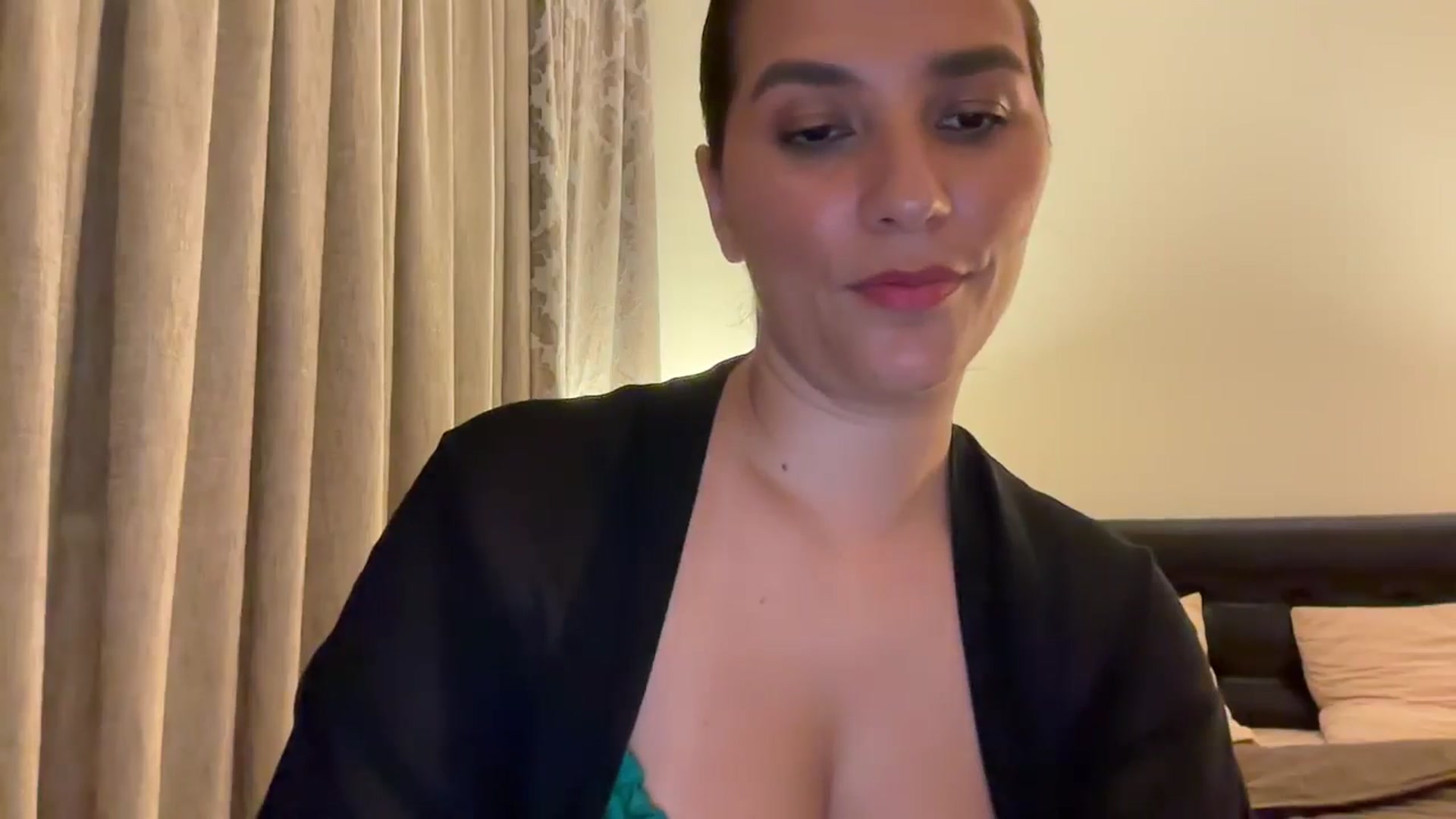 Gallery image thumbnail from HOLY_BRUNE's myfreecams stream on, 06/08/2025, 01:00 image 13 of 20