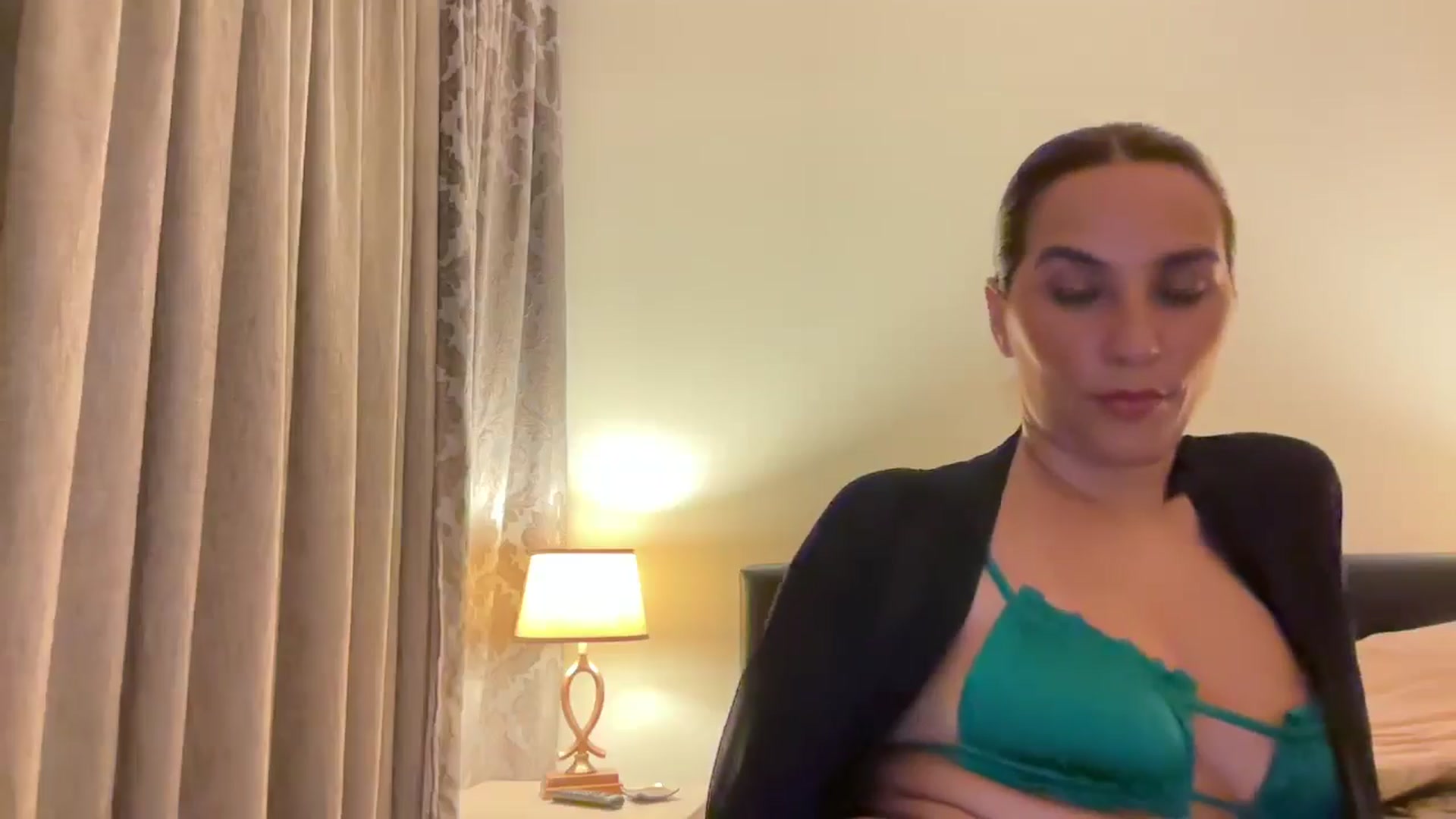 Gallery image thumbnail from HOLY_BRUNE's myfreecams stream on, 06/08/2025, 01:00 image 4 of 20