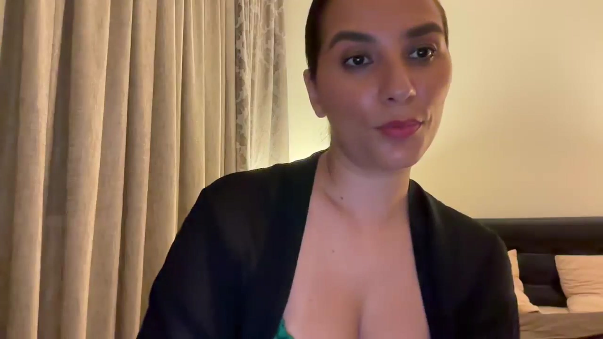 Gallery image thumbnail from HOLY_BRUNE's myfreecams stream on, 06/08/2025, 01:00 image 14 of 20