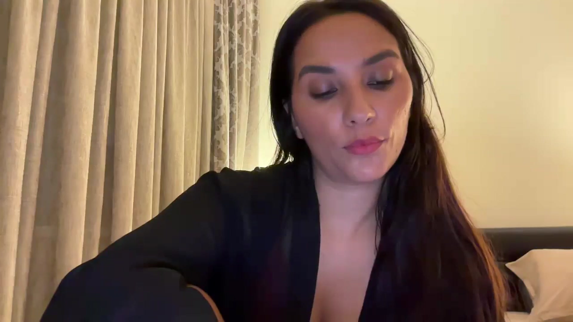 Gallery image thumbnail from HOLY_BRUNE's myfreecams stream on, 06/15/2025, 24:04 image 11 of 20
