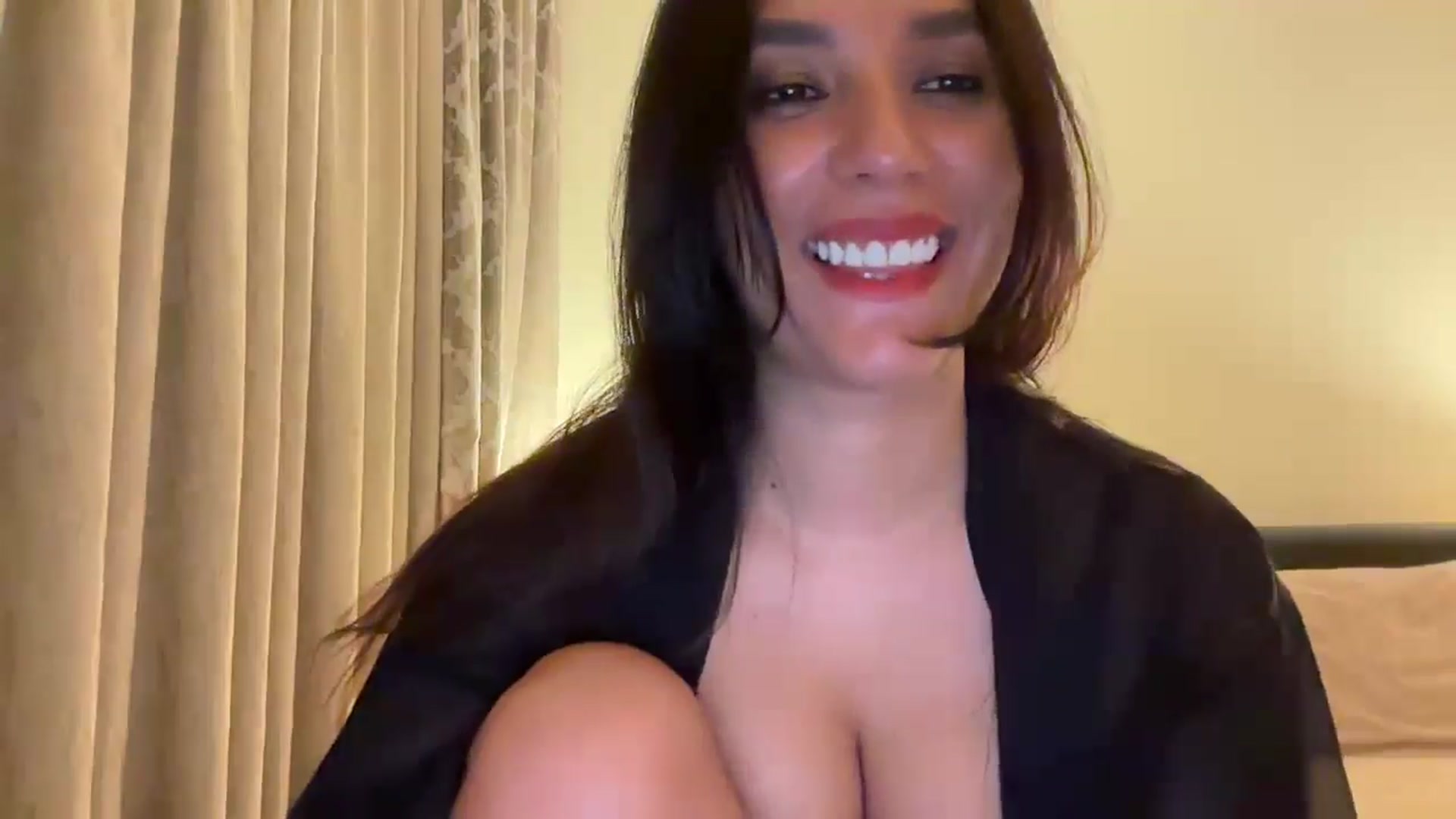 Gallery image thumbnail from HOLY_BRUNE's myfreecams stream on, 06/23/2025, 24:52 image 10 of 20