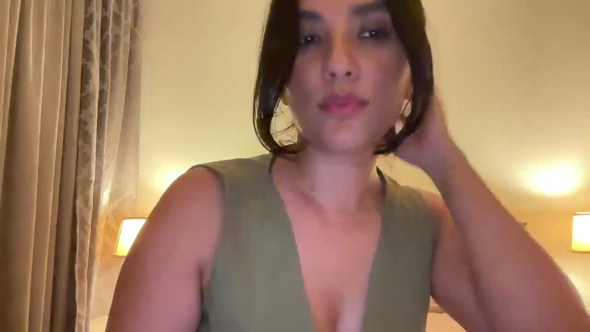 Gallery image thumbnail from HOLY_BRUNE's myfreecams stream on, 06/26/2025, 24:08 image 17 of 20