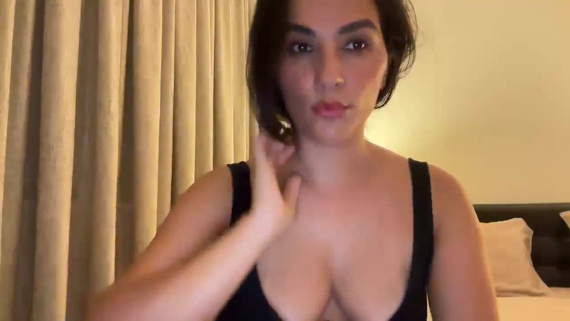 Gallery image thumbnail from HOLY_BRUNE's myfreecams stream on, 06/27/2025, 21:13 image 10 of 20