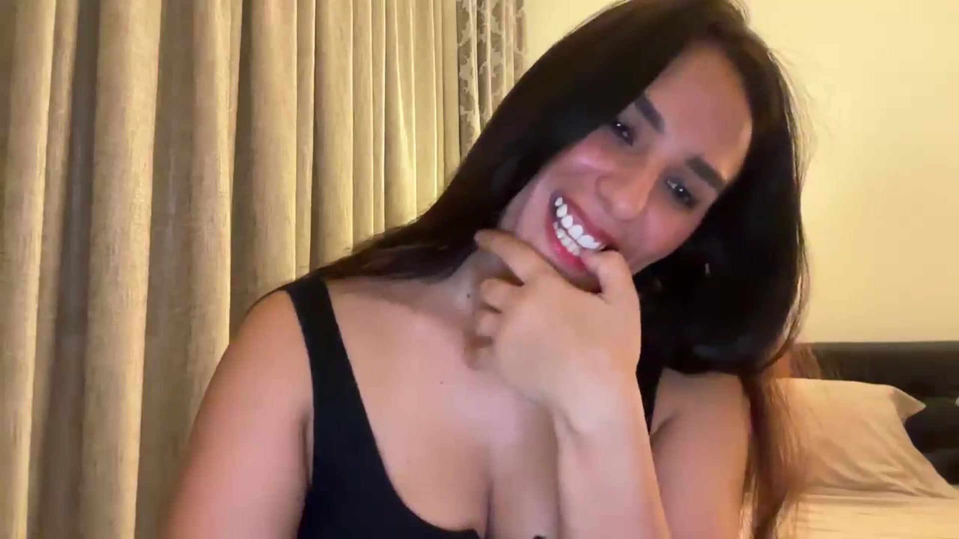 Gallery image thumbnail from HOLY_BRUNE's myfreecams stream on, 06/28/2025, 24:03 image 3 of 20
