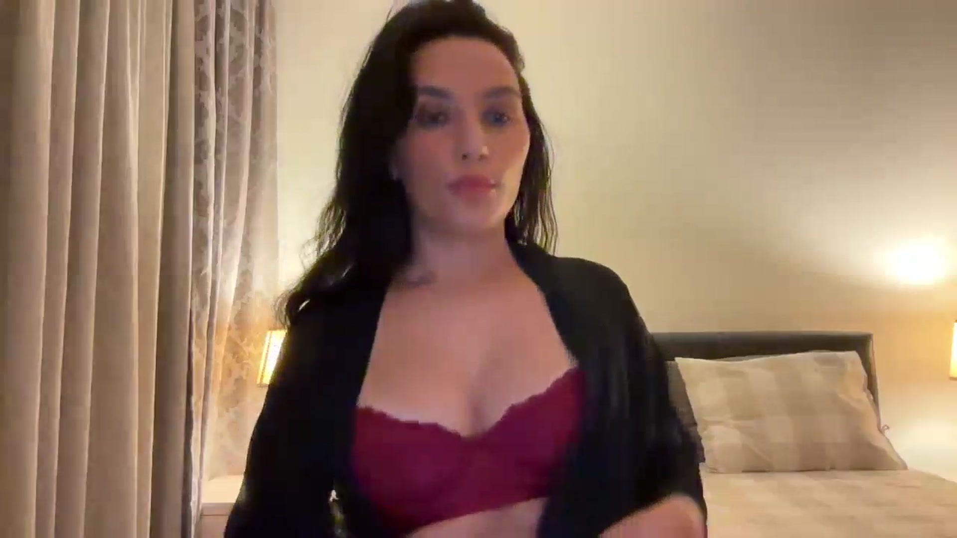 Gallery image thumbnail from HOLY_BRUNE's myfreecams stream on, 07/15/2025, 24:20 image 2 of 20