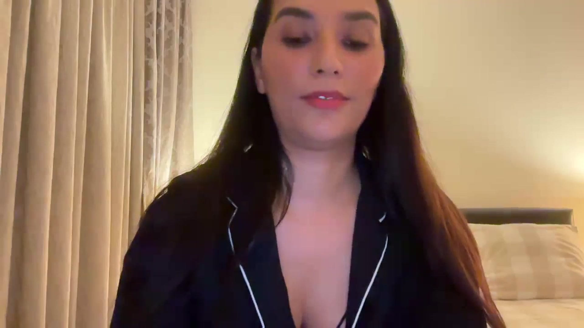 Gallery image thumbnail from HOLY_BRUNE's myfreecams stream on, 07/17/2025, 24:12 image 6 of 20