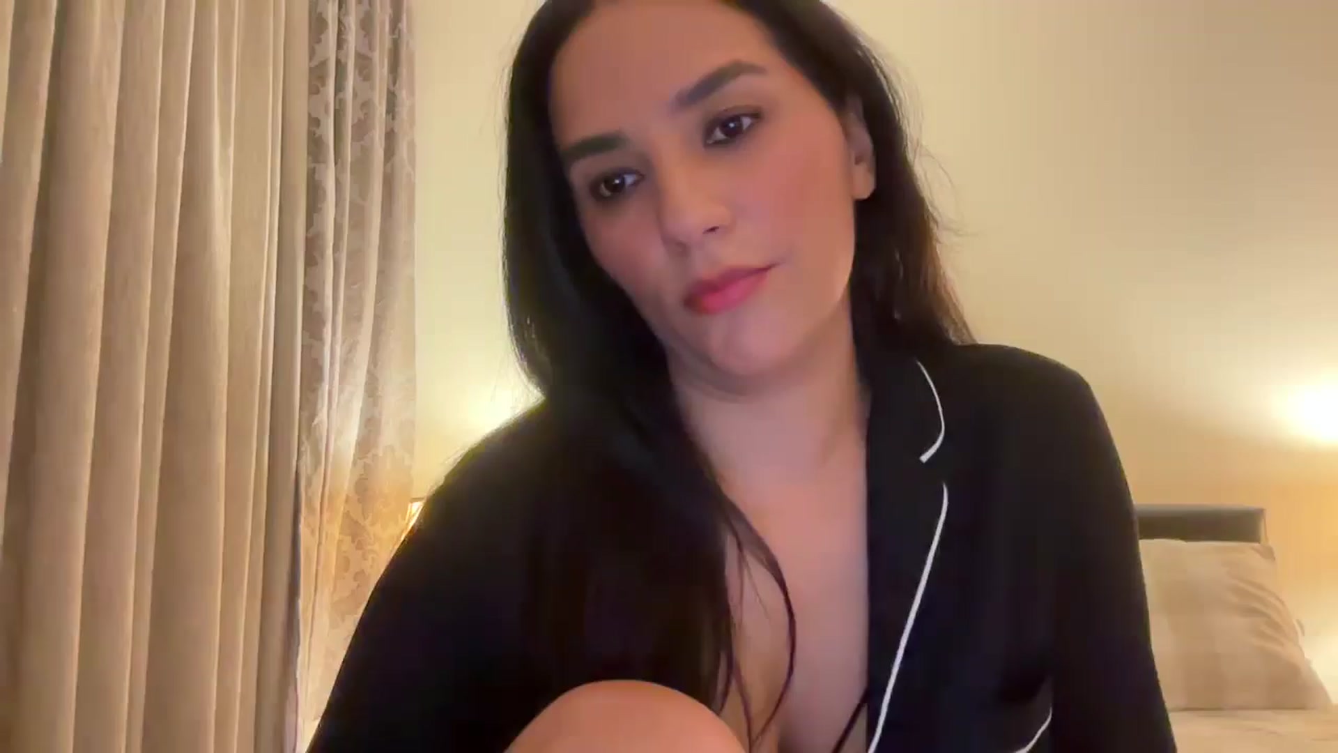 Gallery image thumbnail from HOLY_BRUNE's myfreecams stream on, 07/17/2025, 24:12 image 1 of 20