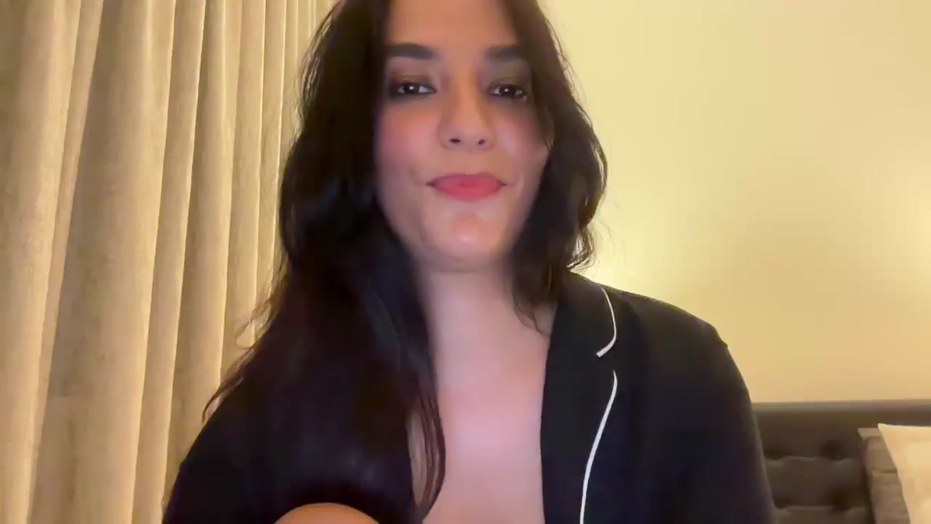 Gallery image thumbnail from HOLY_BRUNE's myfreecams stream on, 07/17/2025, 24:12 image 7 of 20