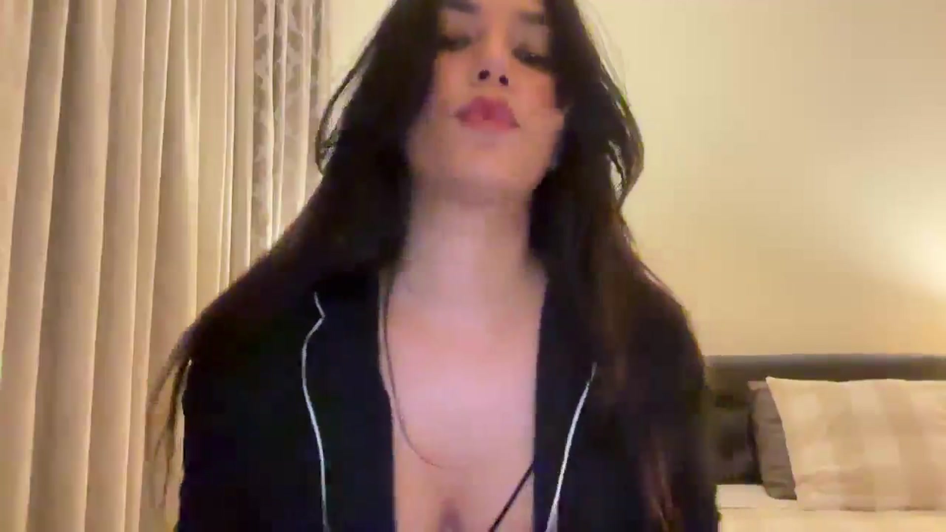 Gallery image thumbnail from HOLY_BRUNE's myfreecams stream on, 07/17/2025, 24:12 image 10 of 20