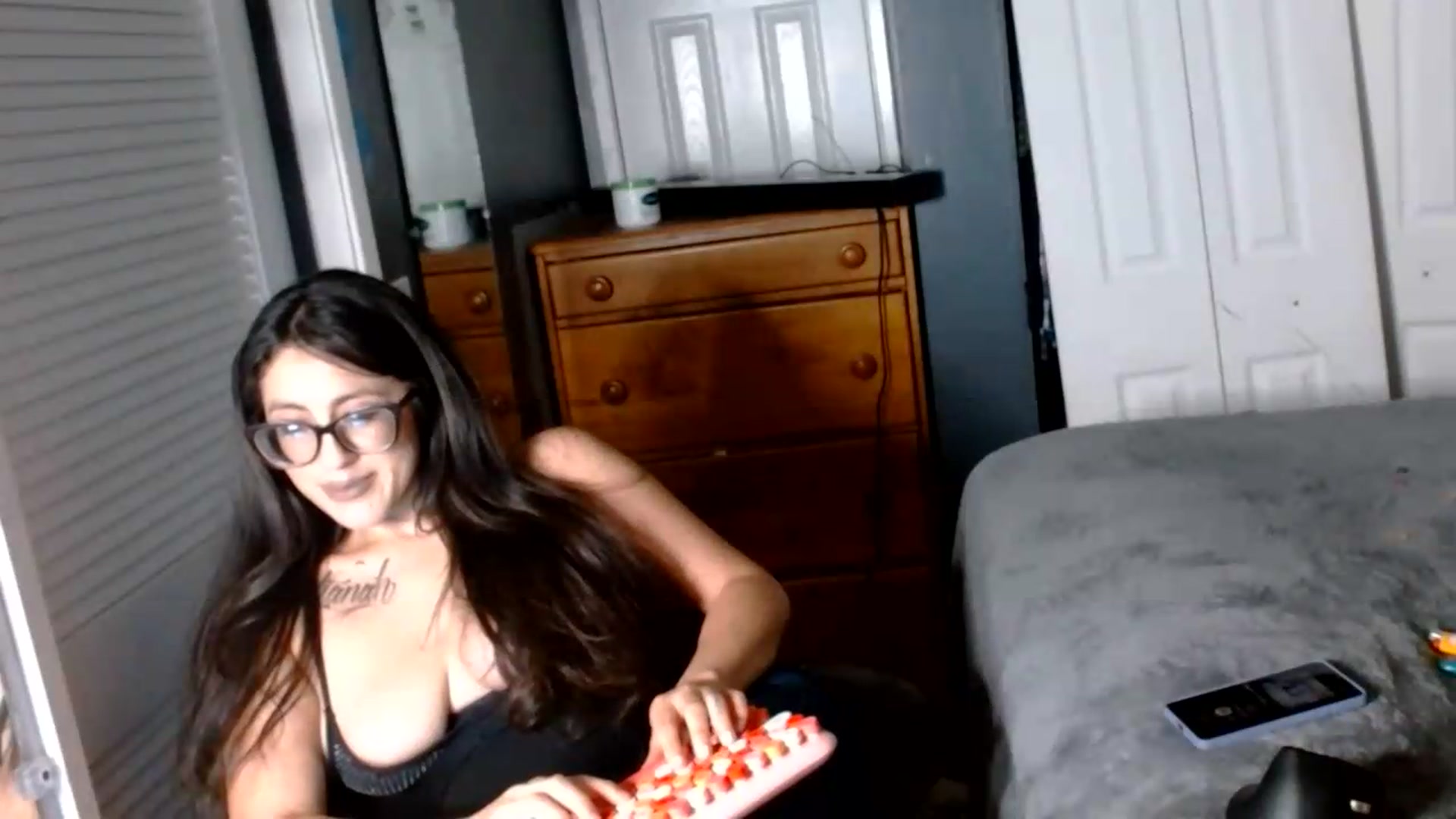 Gallery image thumbnail from HOTTT_XXXWIFE's myfreecams stream on, 08/16/2026, 11:44 image 17 of 20