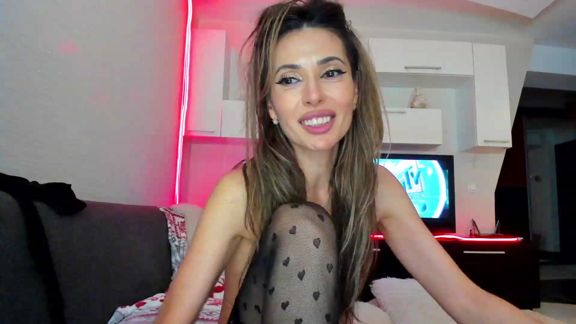 Gallery image thumbnail from HOTandWet4U's myfreecams stream on, 05/26/2023, 04:55 image 11 of 20