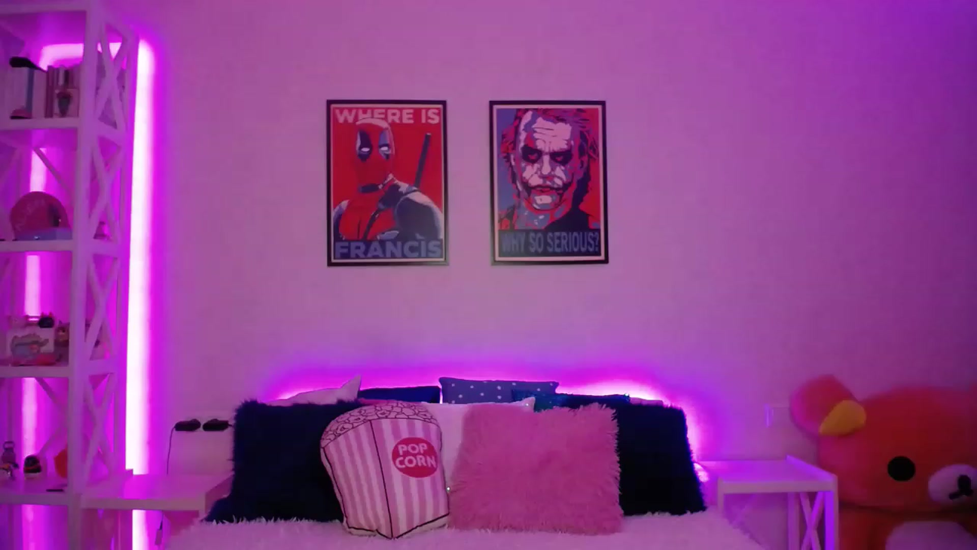 Gallery image thumbnail from HOWERGIRL's myfreecams stream on, 03/18/2023, 21:00 image 15 of 20