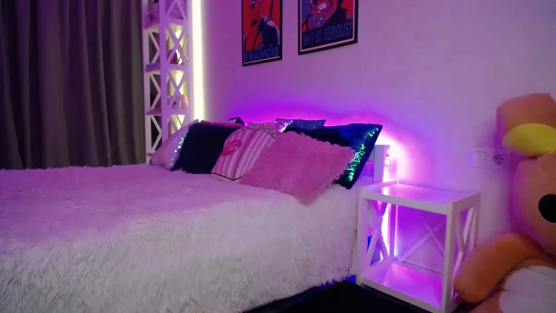 Gallery image thumbnail from HOWERGIRL's myfreecams stream on, 05/27/2023, 19:40 image 8 of 20