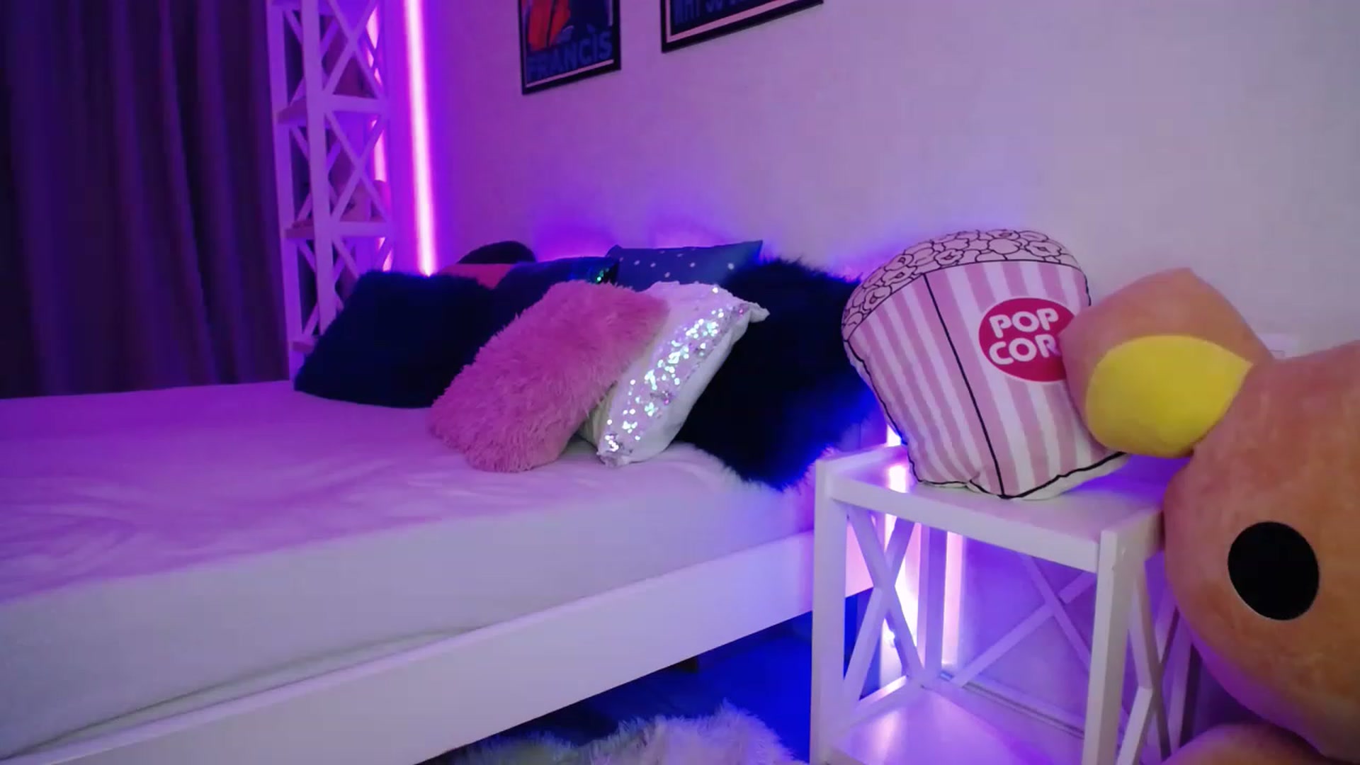Gallery image thumbnail from HOWERGIRL's myfreecams stream on, 08/05/2023, 19:50 image 7 of 20
