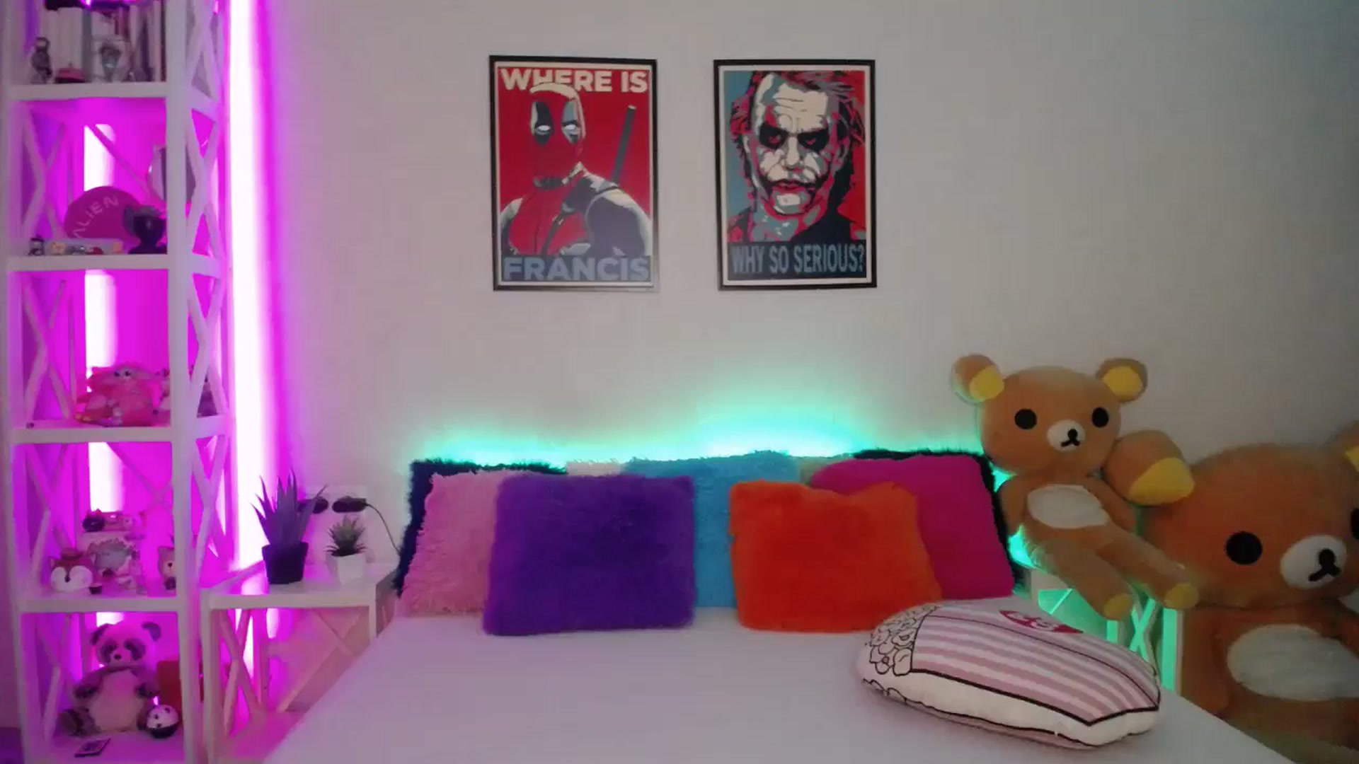 Gallery image thumbnail from HOWERGIRL's myfreecams stream on, 07/19/2024, 19:40 image 17 of 20