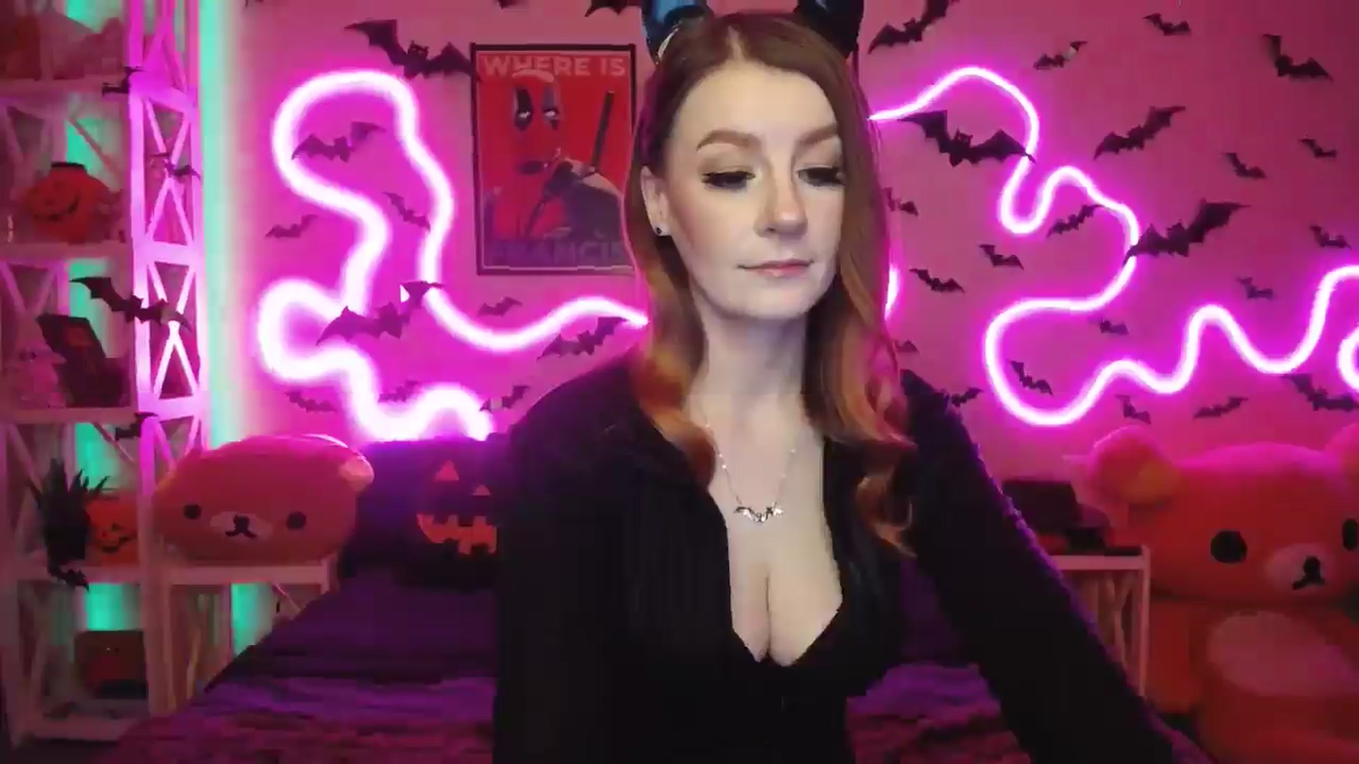 Gallery image thumbnail from HOWERGIRL's myfreecams stream on, 10/17/2025, 16:31 image 13 of 20