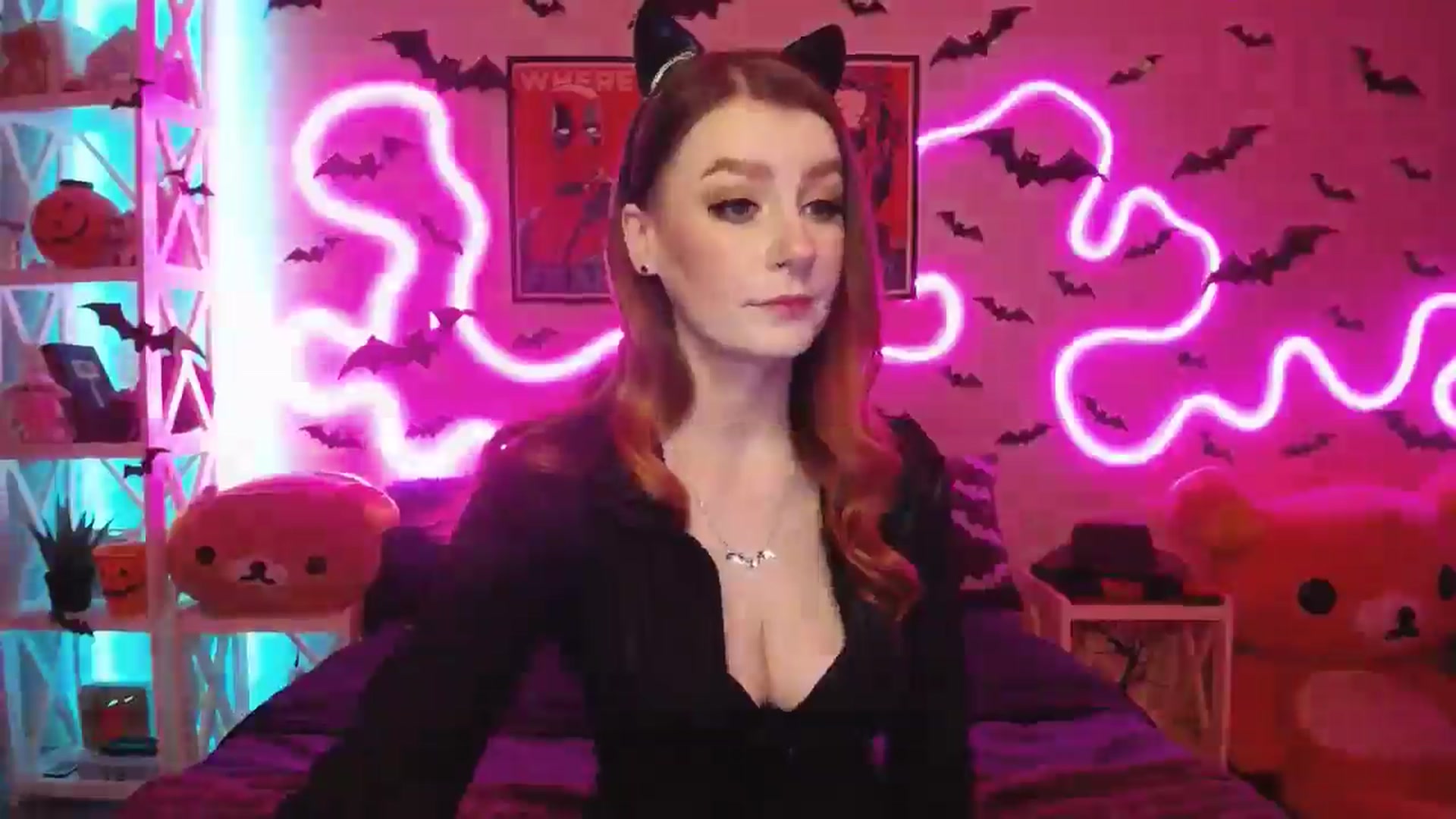 Gallery image thumbnail from HOWERGIRL's myfreecams stream on, 10/17/2025, 16:31 image 14 of 20