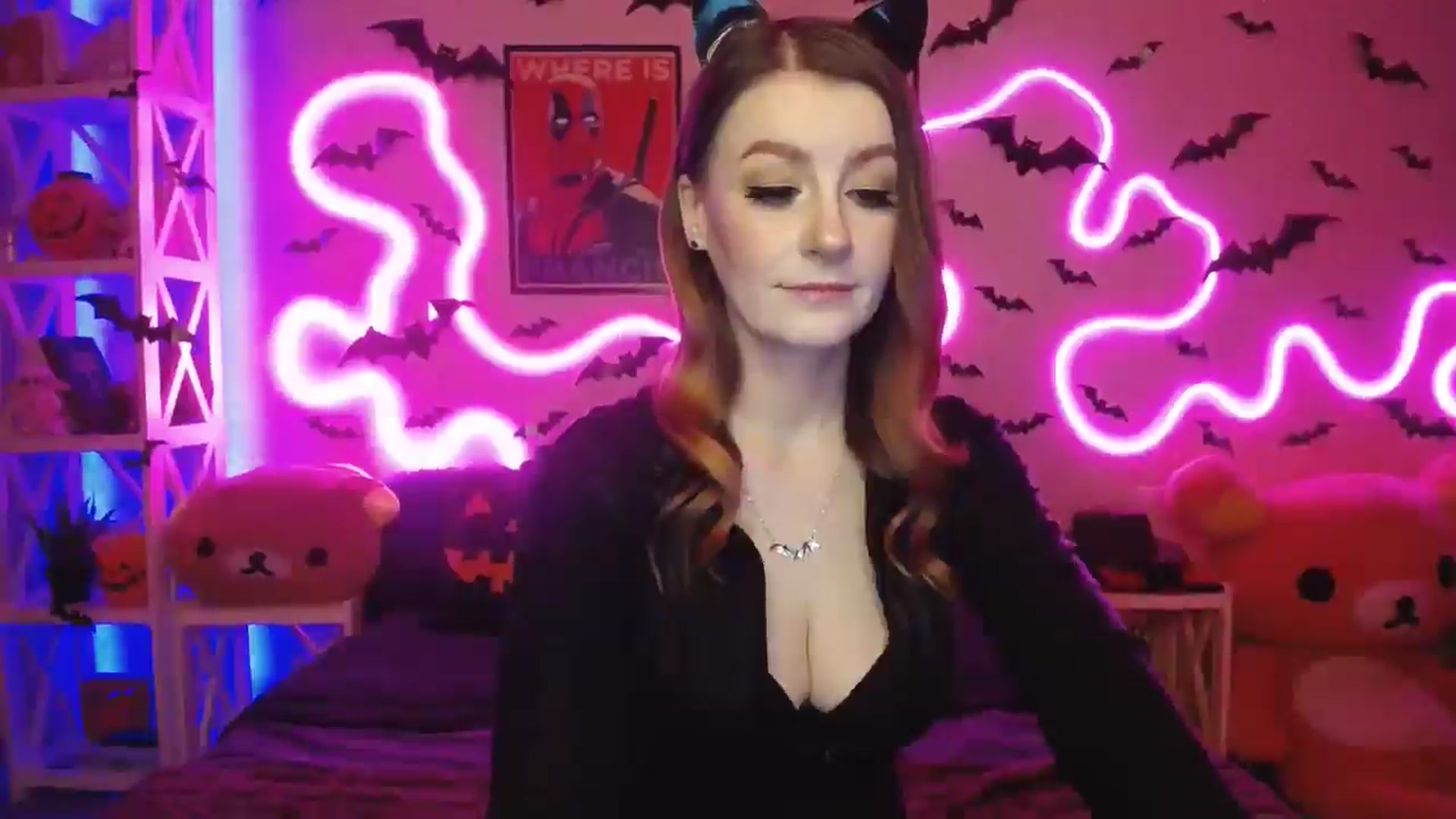 Gallery image thumbnail from HOWERGIRL's myfreecams stream on, 10/17/2025, 16:31 image 15 of 20