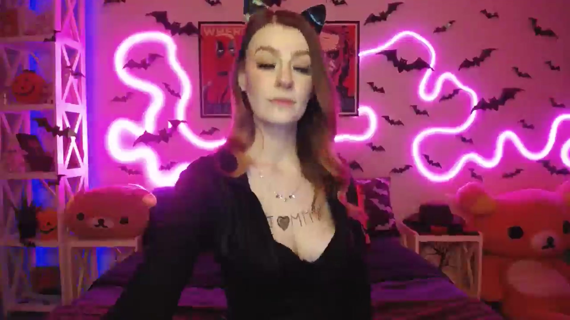 Gallery image thumbnail from HOWERGIRL's myfreecams stream on, 10/17/2025, 17:57 image 3 of 20