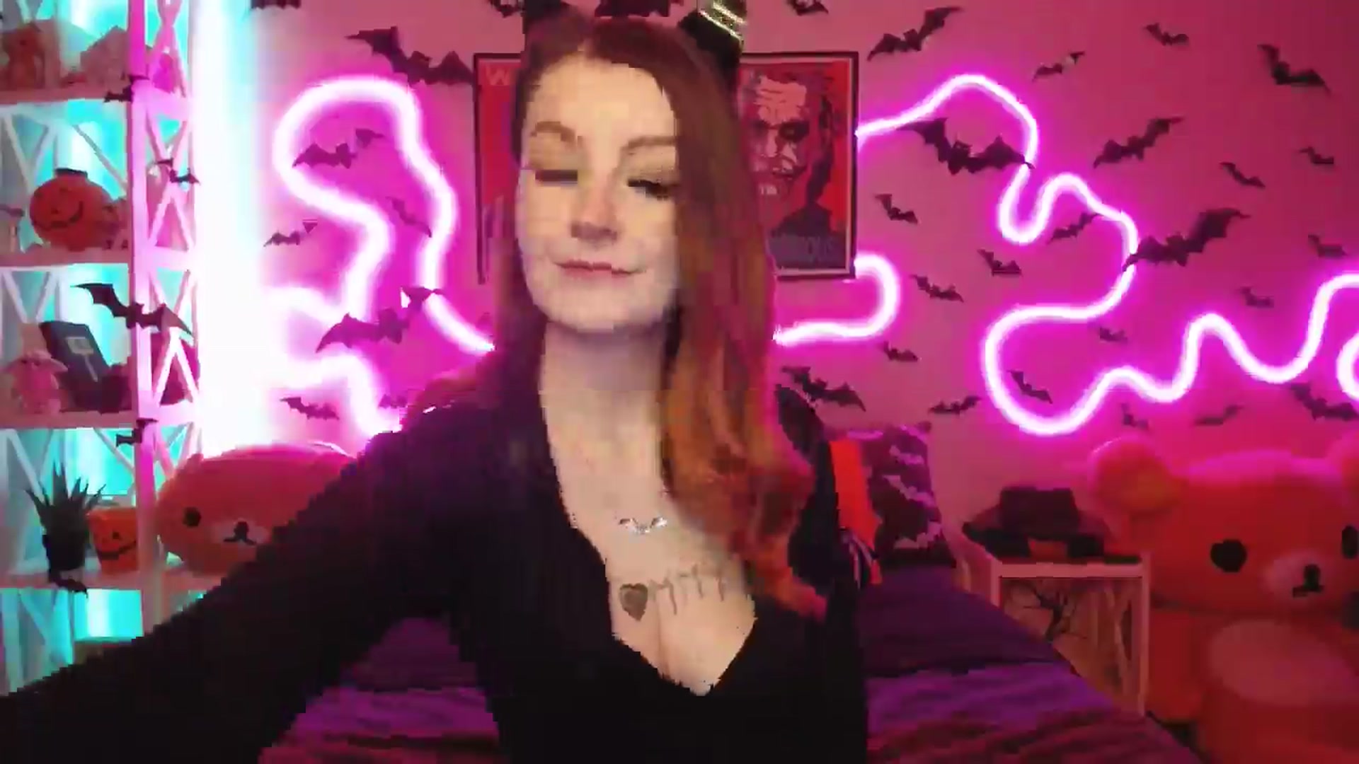 Gallery image thumbnail from HOWERGIRL's myfreecams stream on, 10/17/2025, 17:57 image 15 of 20