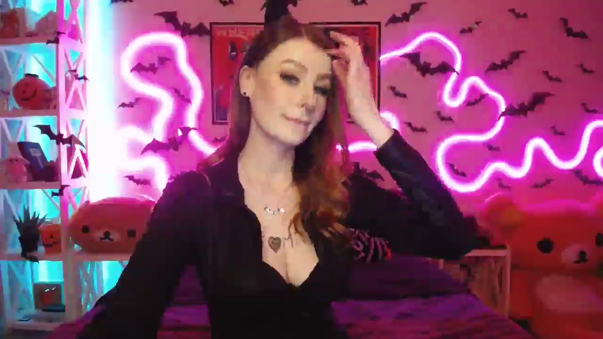 Gallery image thumbnail from HOWERGIRL's myfreecams stream on, 10/17/2025, 17:57 image 7 of 20