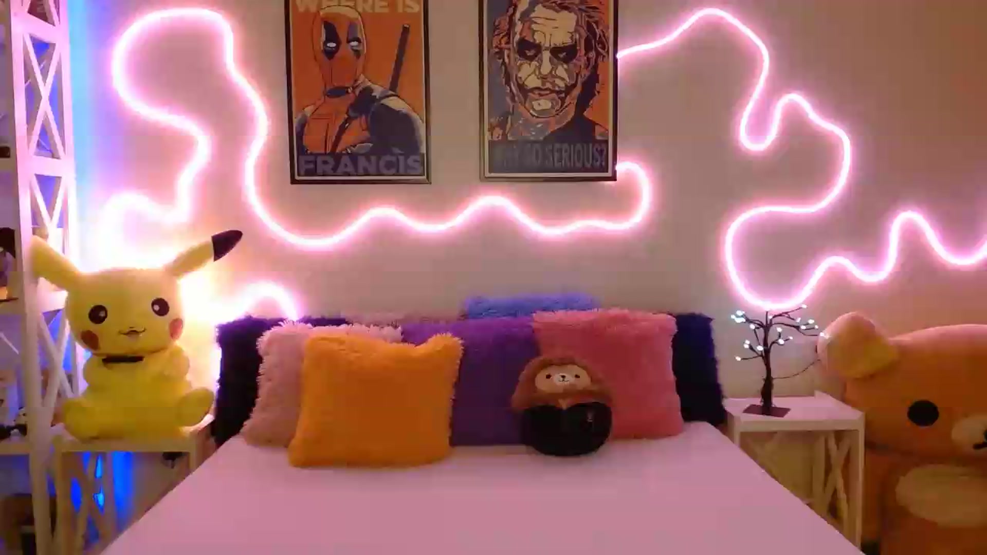 Gallery image thumbnail from HOWERGIRL's myfreecams stream on, 07/01/2026, 19:03 image 14 of 20