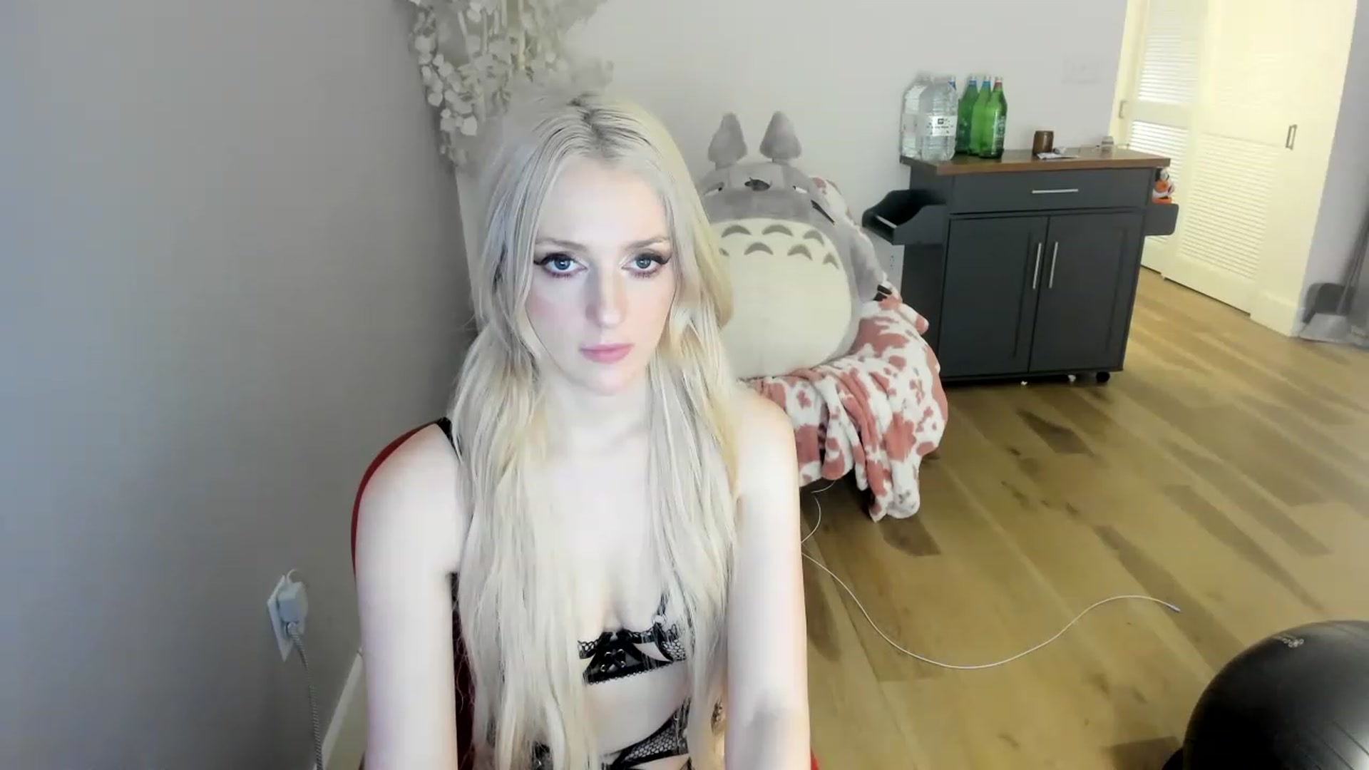 Gallery image thumbnail from HUGECockDomme's myfreecams stream on, 12/11/2022, 15:44 image 14 of 20