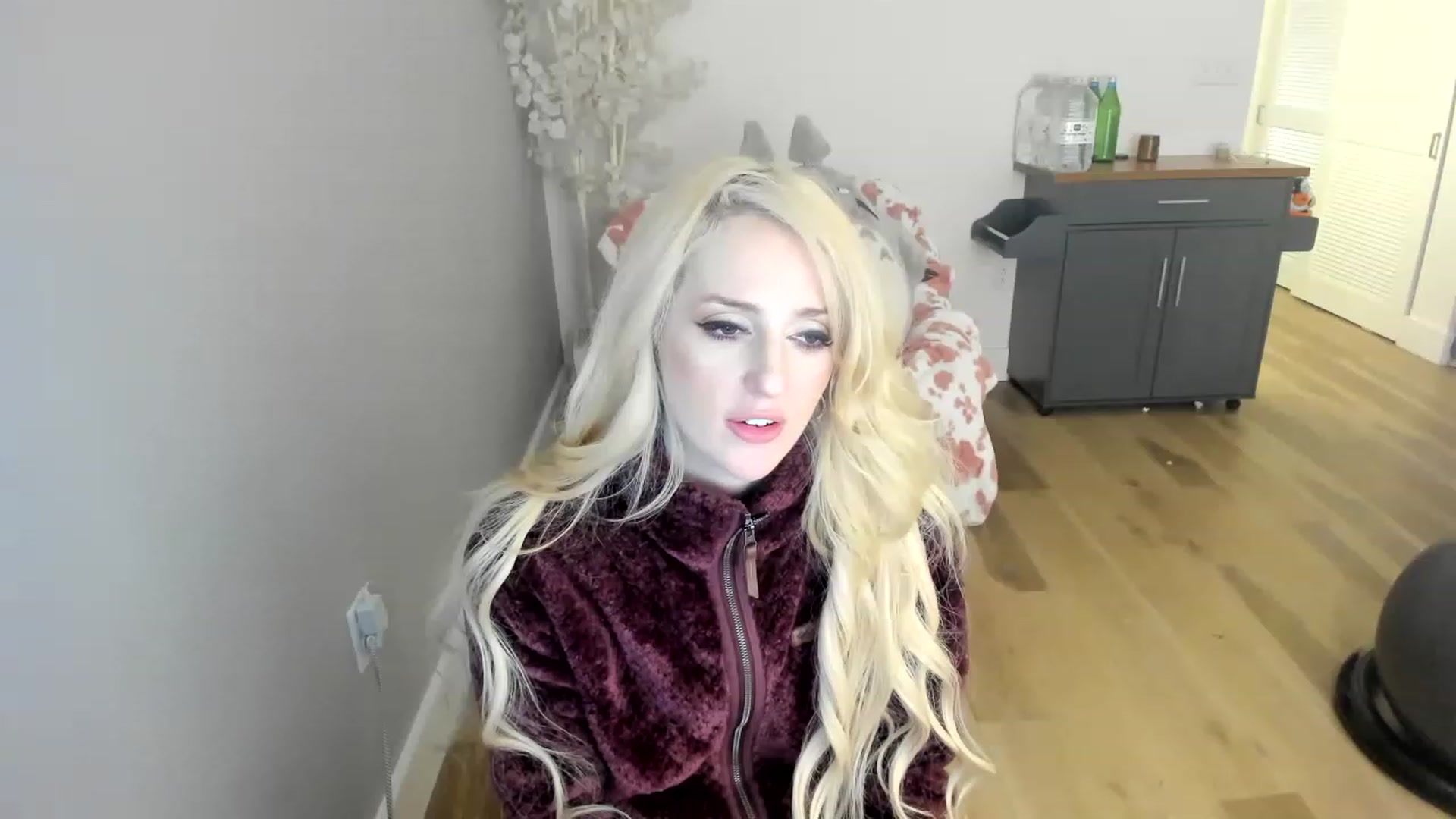 Gallery image thumbnail from HUGECockDomme's myfreecams stream on, 12/25/2022, 09:07 image 14 of 20