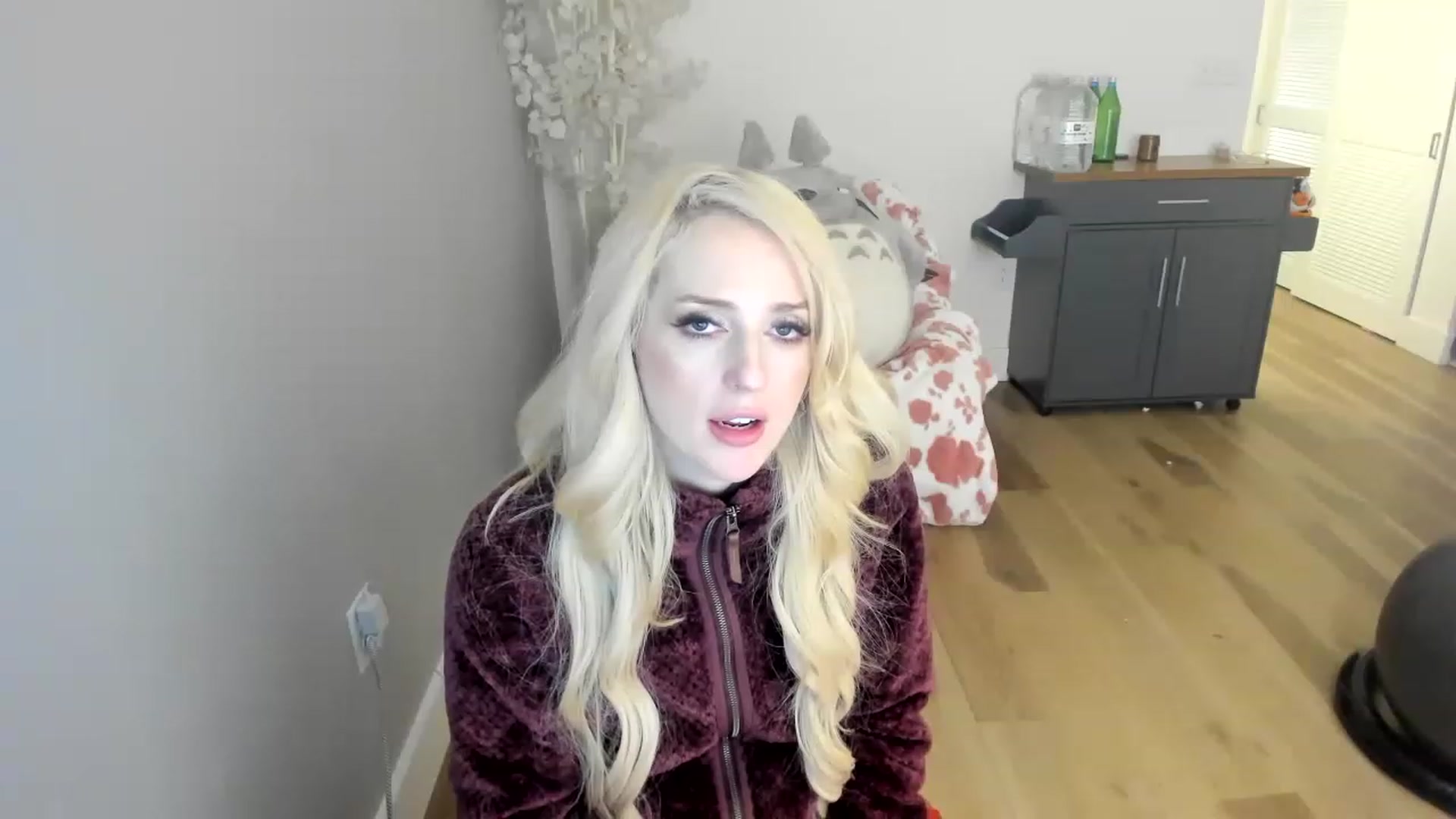 Gallery image thumbnail from HUGECockDomme's myfreecams stream on, 12/25/2022, 09:07 image 7 of 20