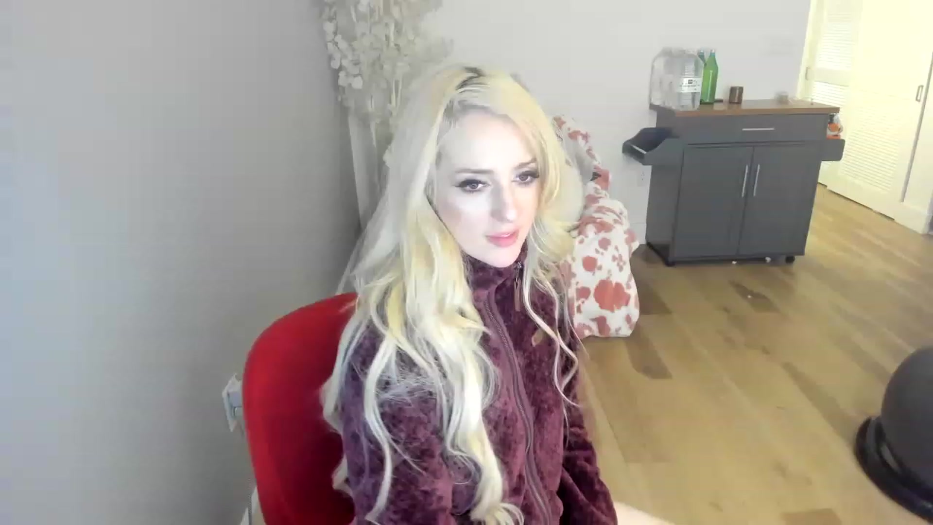 Gallery image thumbnail from HUGECockDomme's myfreecams stream on, 12/25/2022, 09:45 image 2 of 20