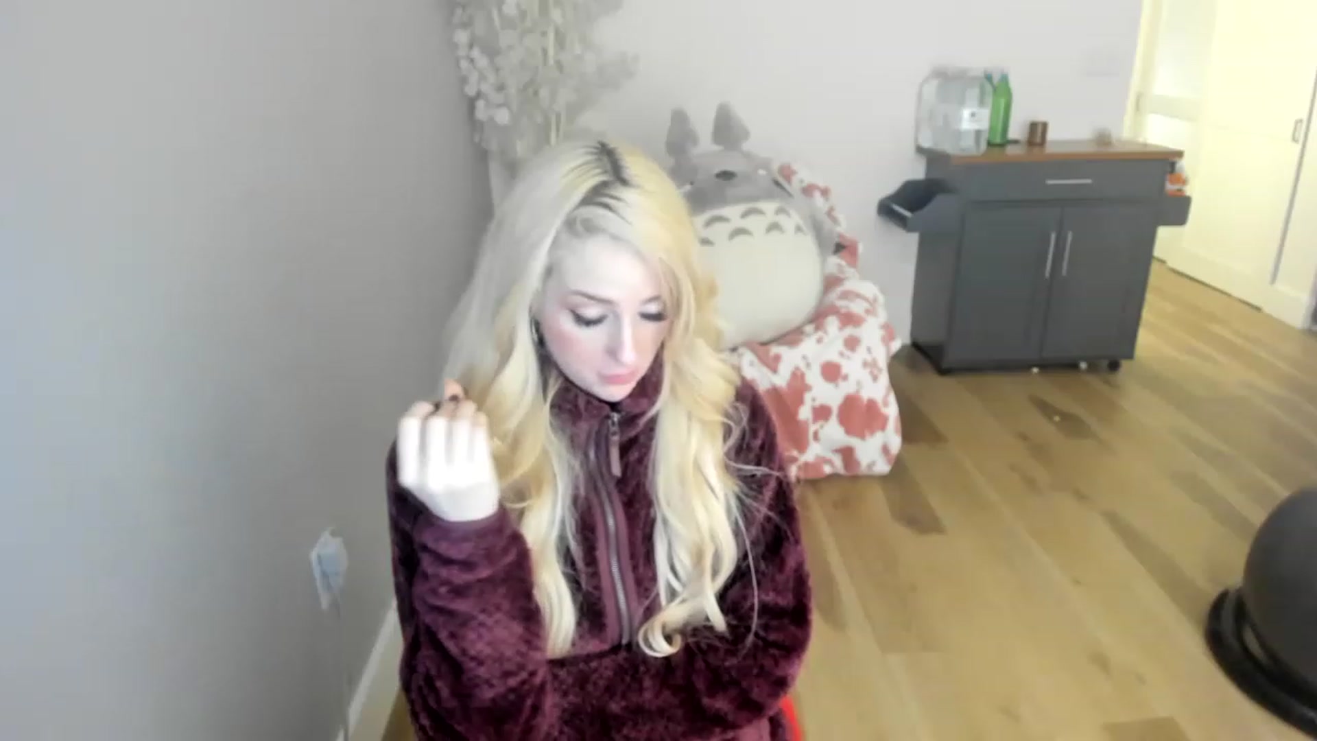 Gallery image thumbnail from HUGECockDomme's myfreecams stream on, 12/25/2022, 13:19 image 16 of 20